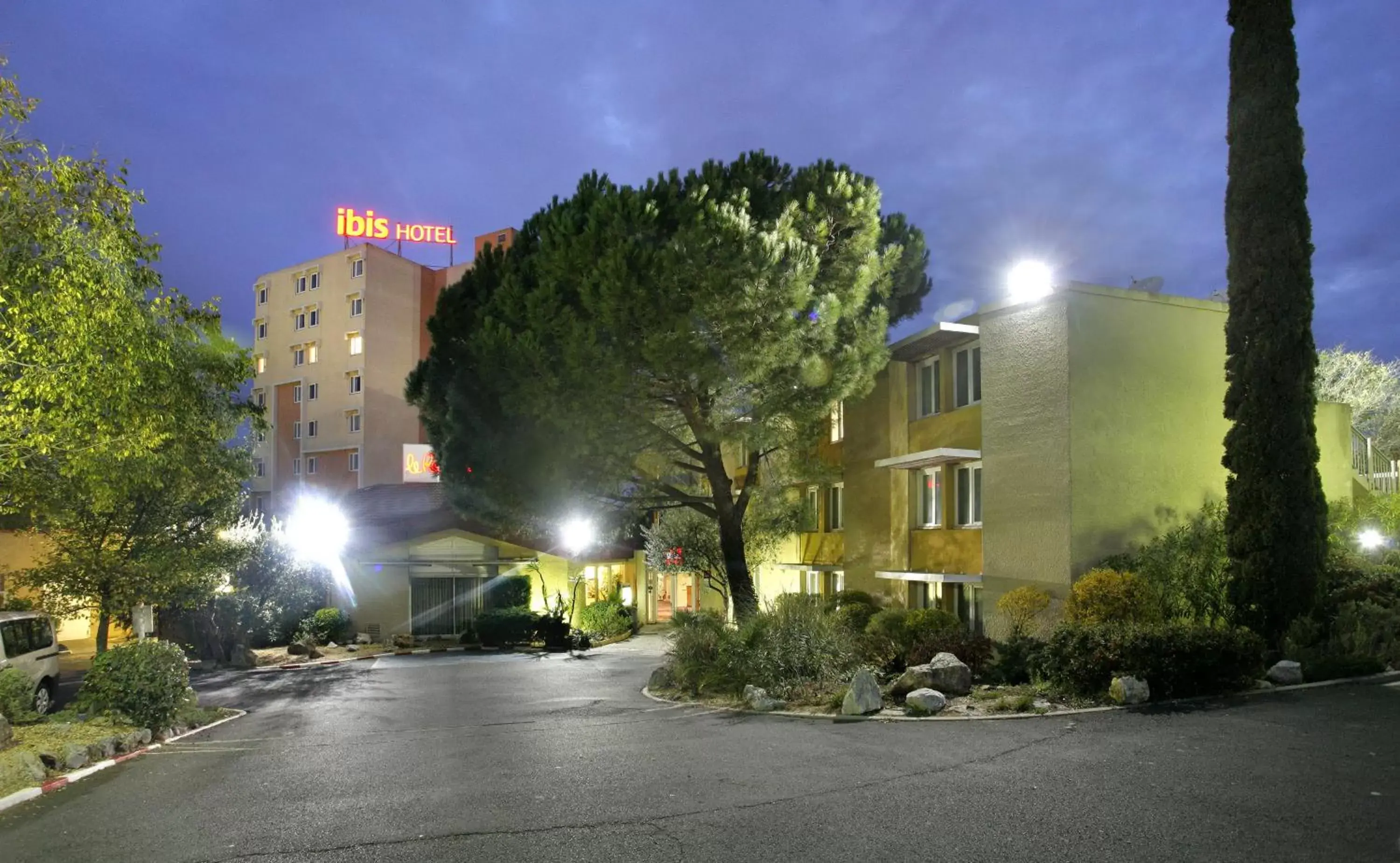 Night, Property Building in ibis Beziers Est Mediterranee A9/A75