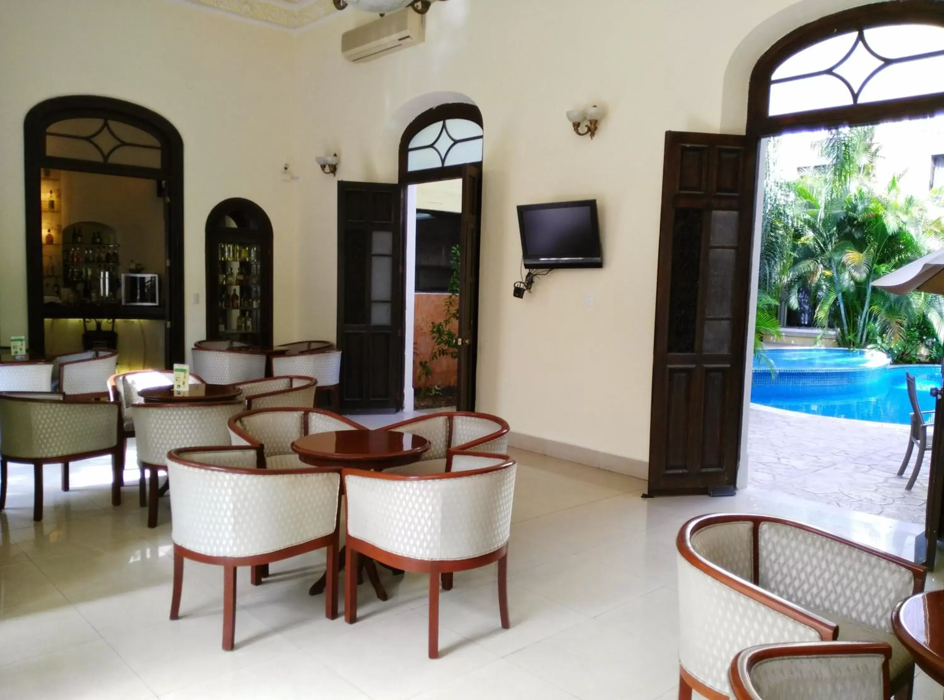 Communal lounge/ TV room, Swimming Pool in Gran Real Yucatan