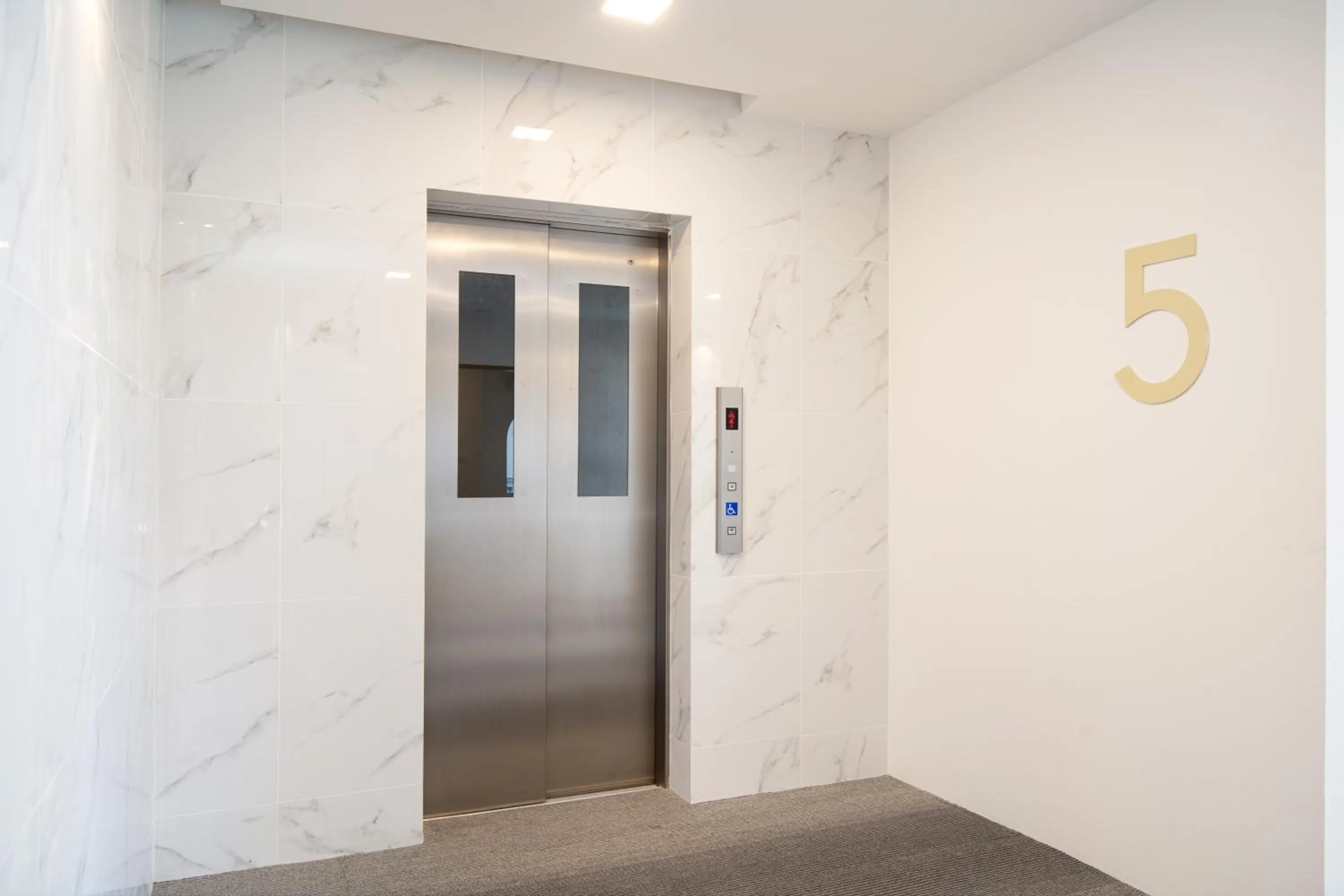 elevator in Diya Hotel Bangkok