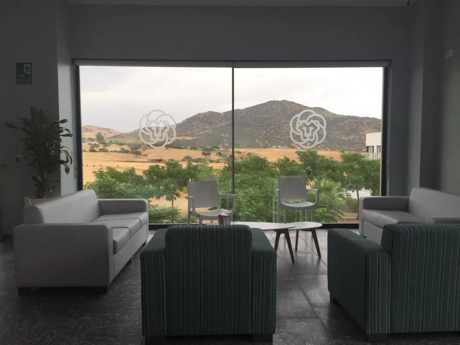 Communal lounge/ TV room in Complejo 24H