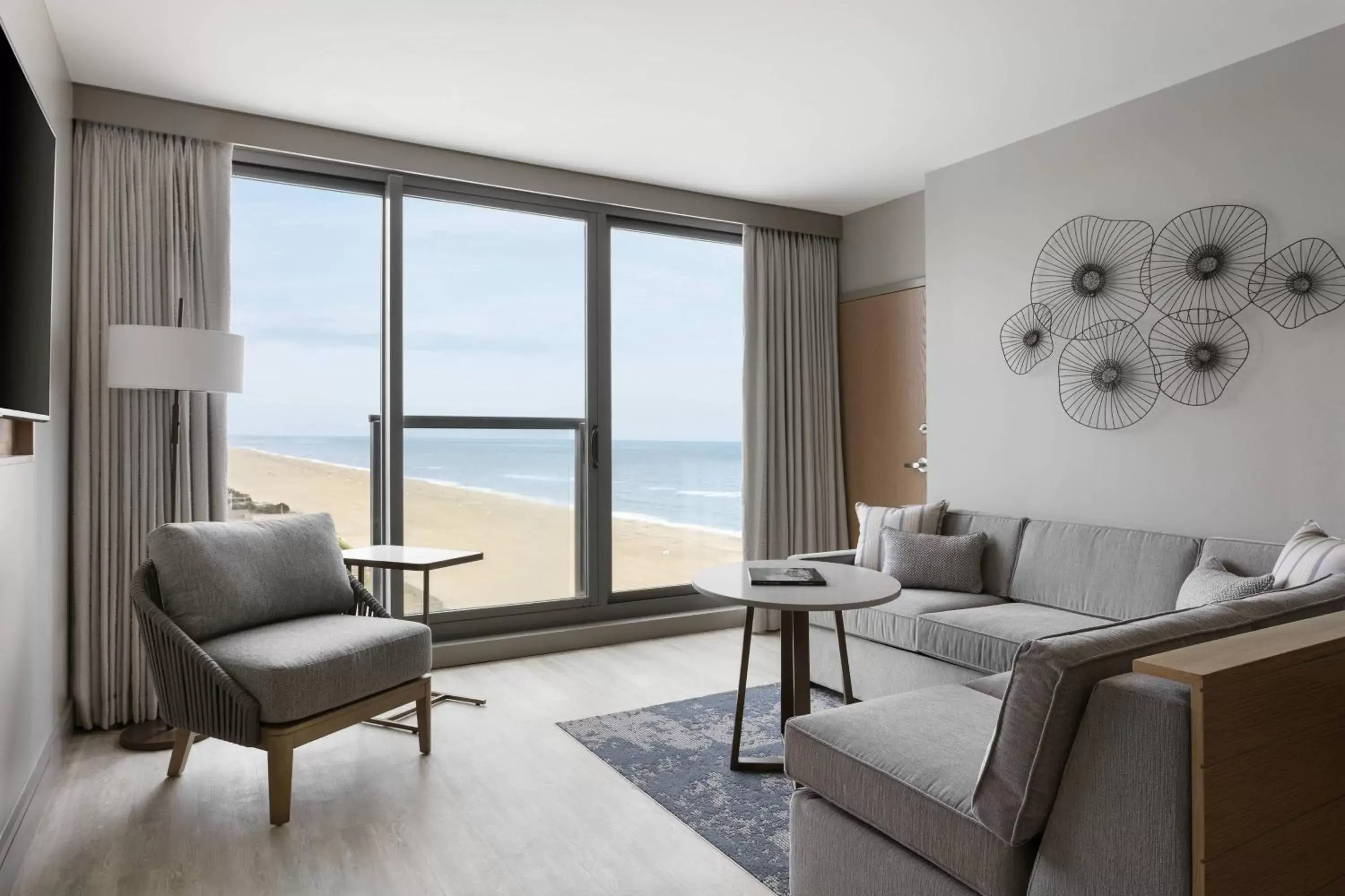 Bedroom, Seating Area in Marriott Virginia Beach Oceanfront Resort