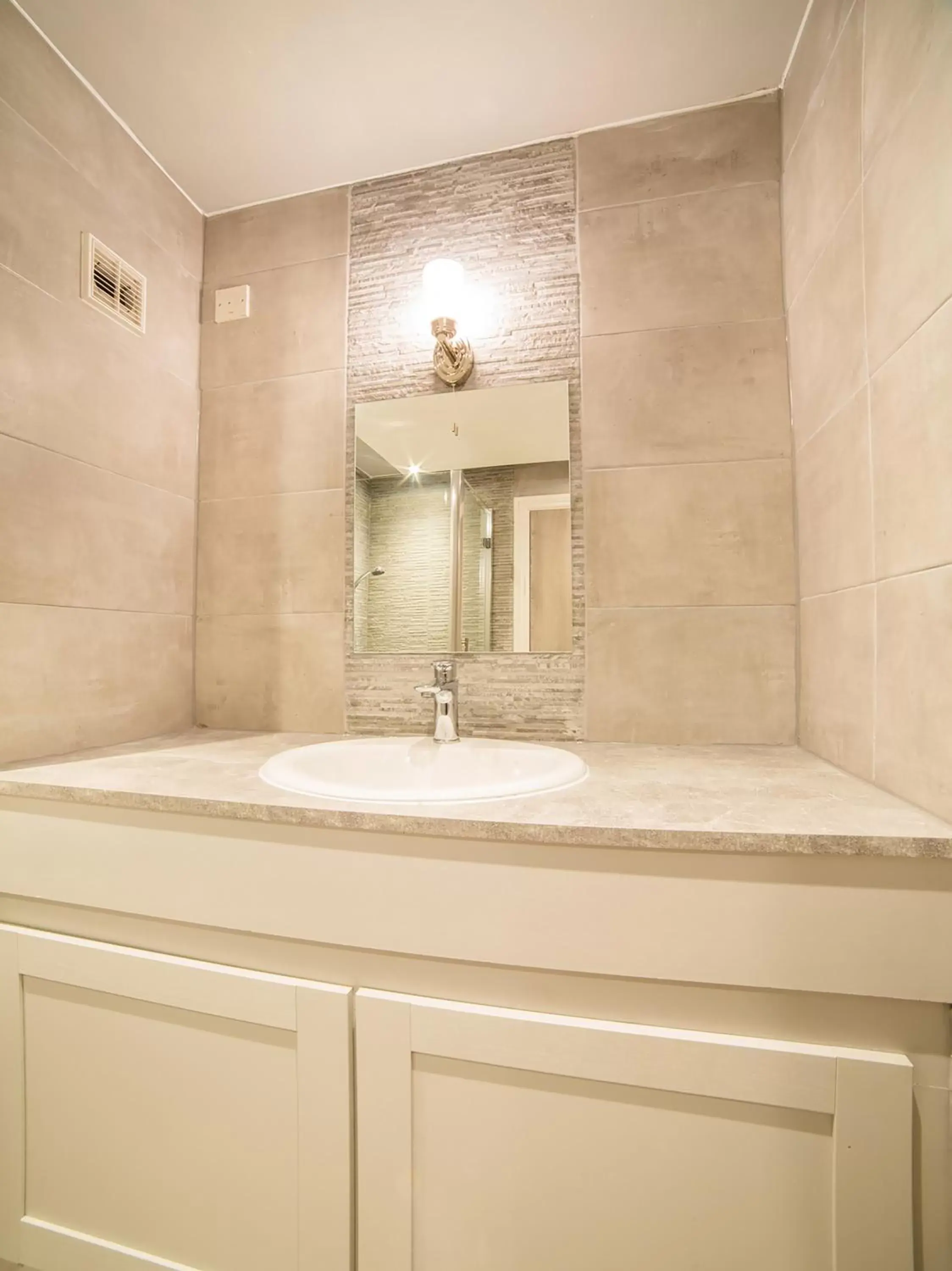 Bathroom in Churchill's Hotel