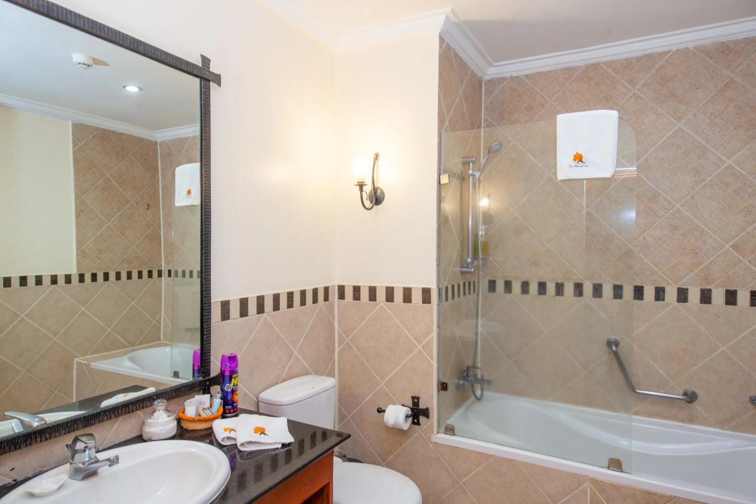 Bathroom in African Tulip Hotel