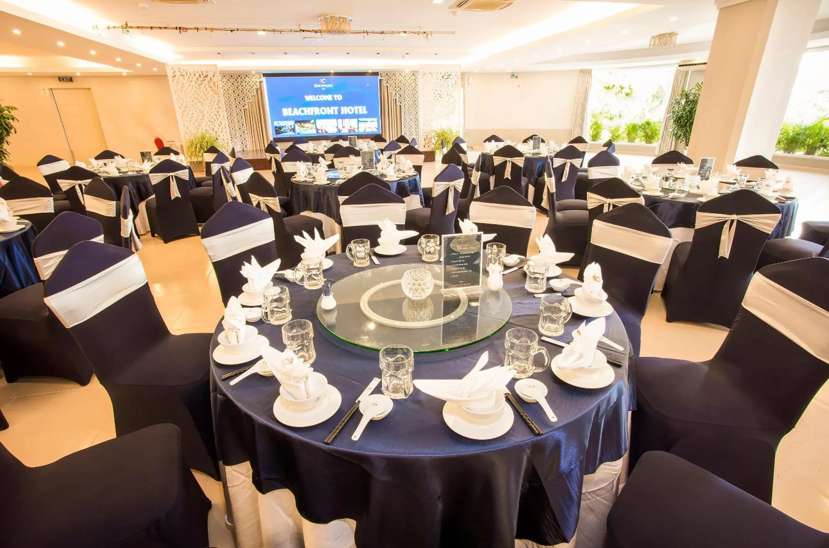 Restaurant/places to eat, Banquet Facilities in Beachfront Hotel