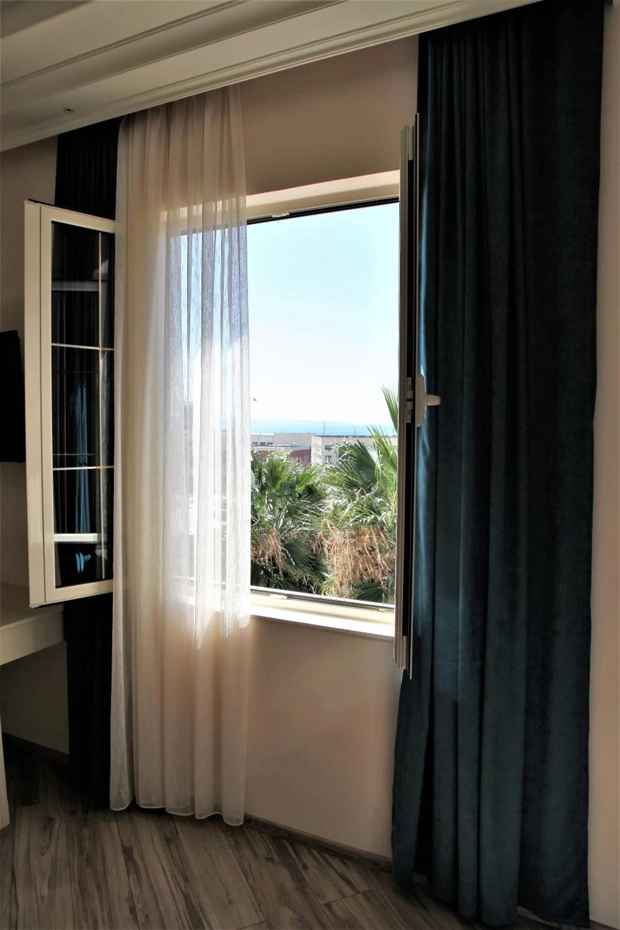 Triple Room with Sea View in Hotel Veliera