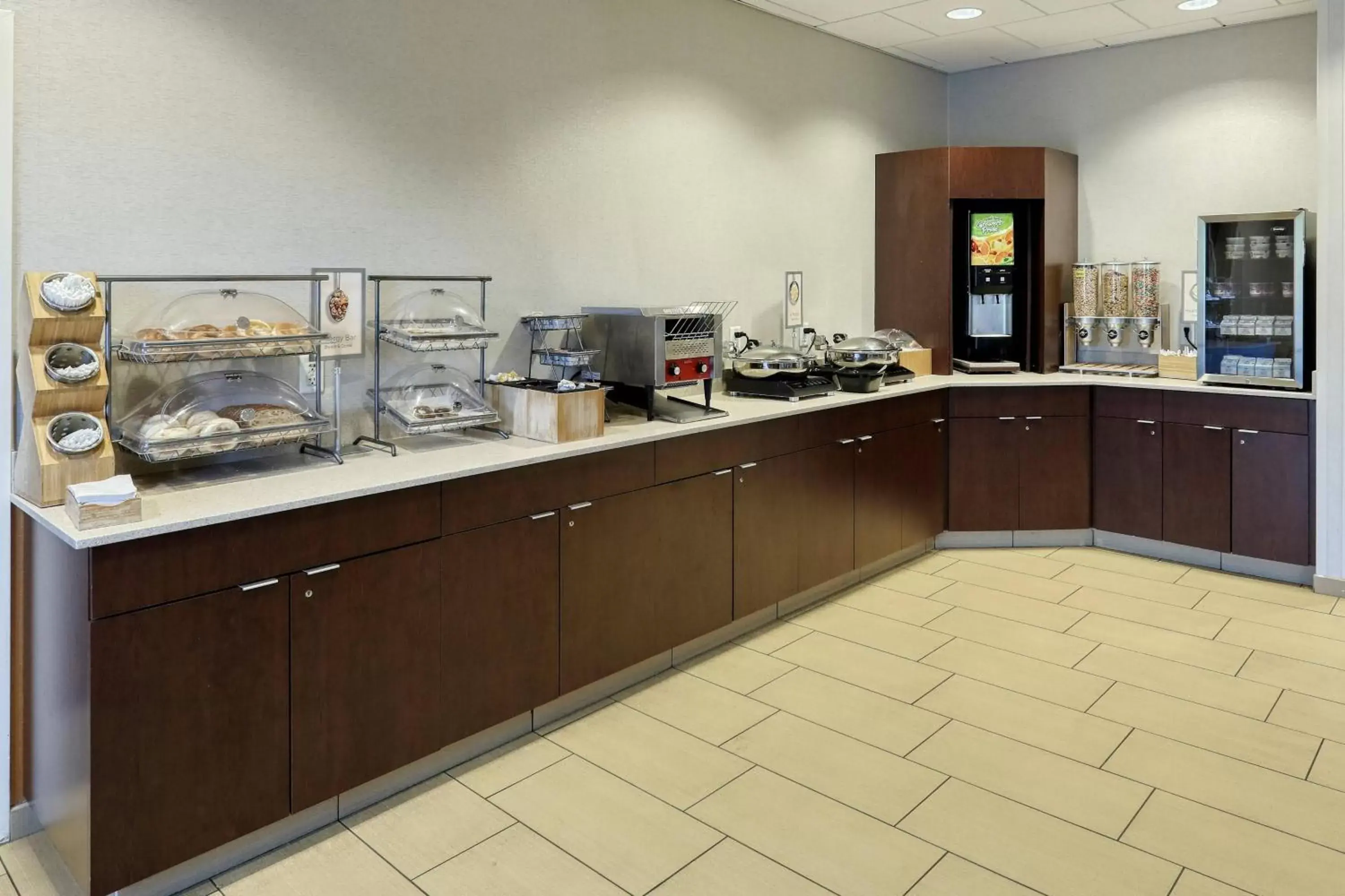 Breakfast, Restaurant/Places to Eat in Fairfield Inn & Suites by Marriott Harrisburg West/New Cumberland