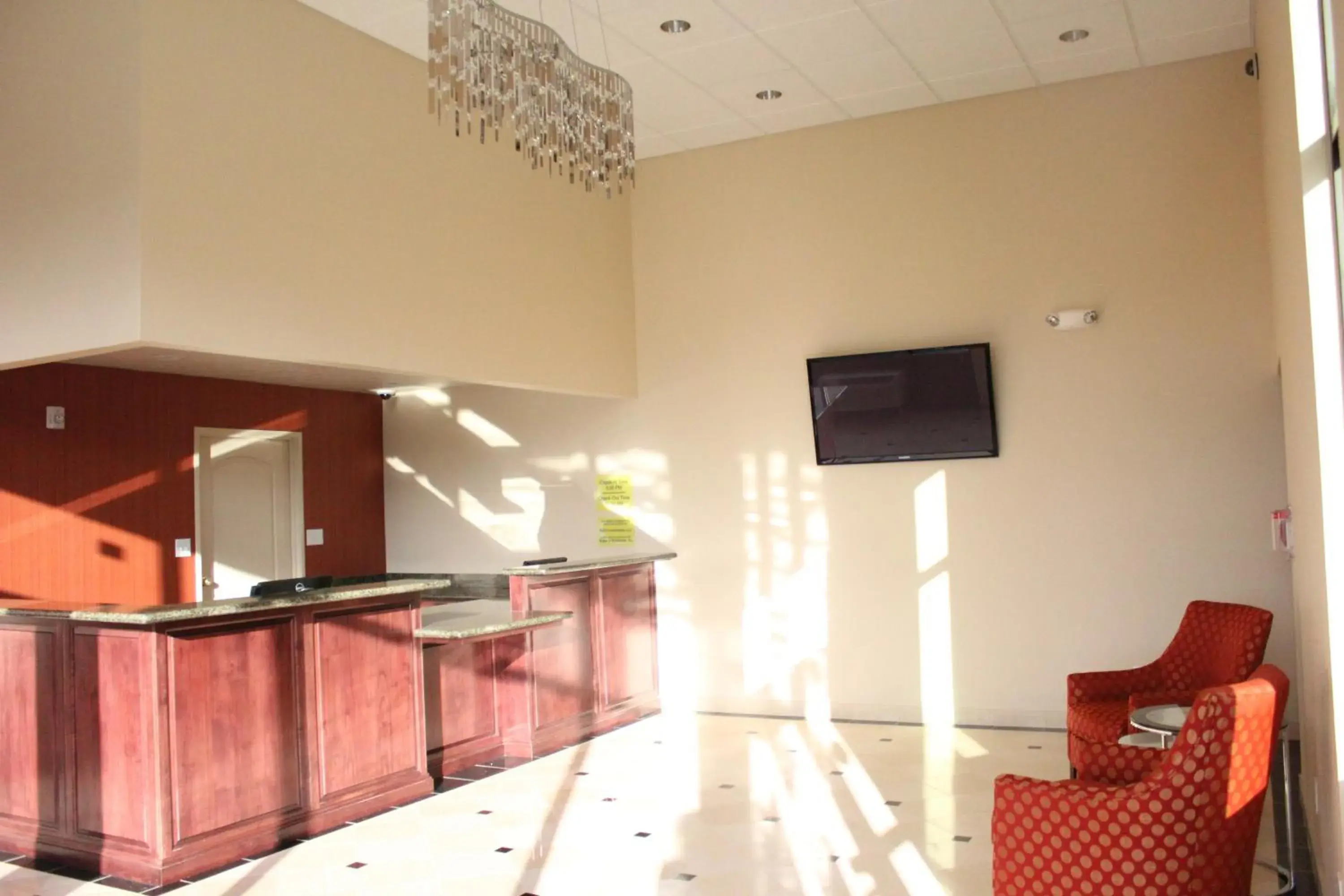 Lobby or reception, TV/Entertainment Center in Super 8 by Wyndham Vallejo/Napa Valley