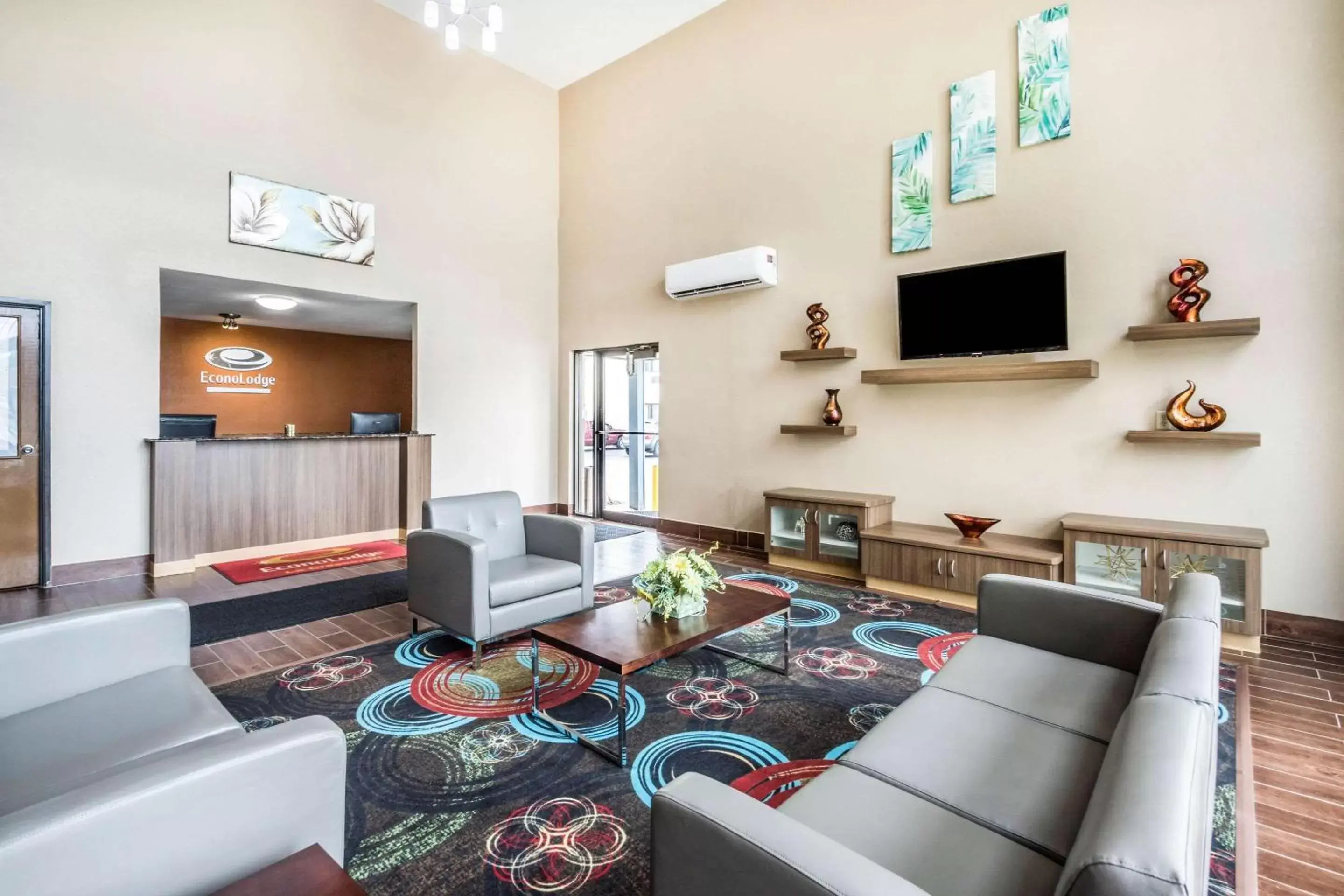 Lobby or reception, Seating Area in Econo Lodge La Crosse