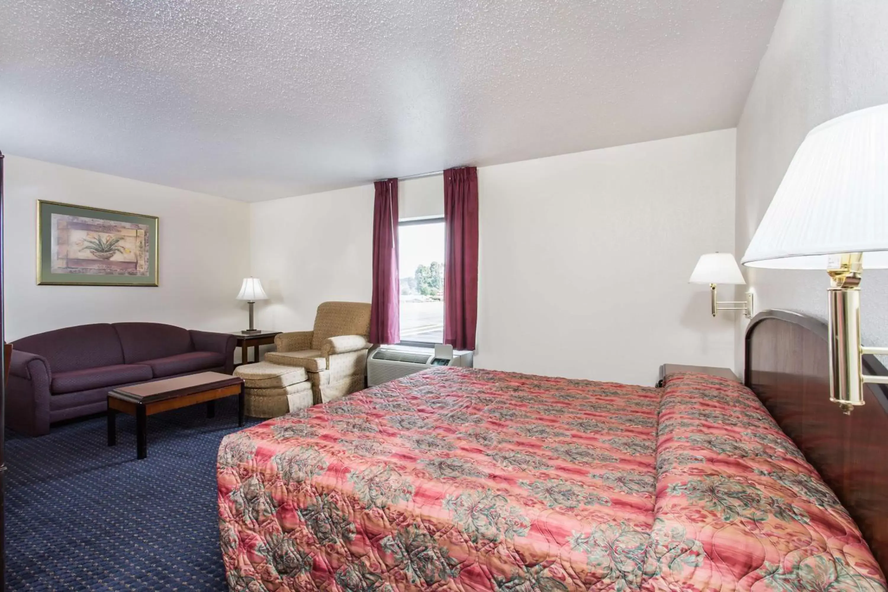 Deluxe King Suite in Knights Inn Virginia Beach Lynnhaven