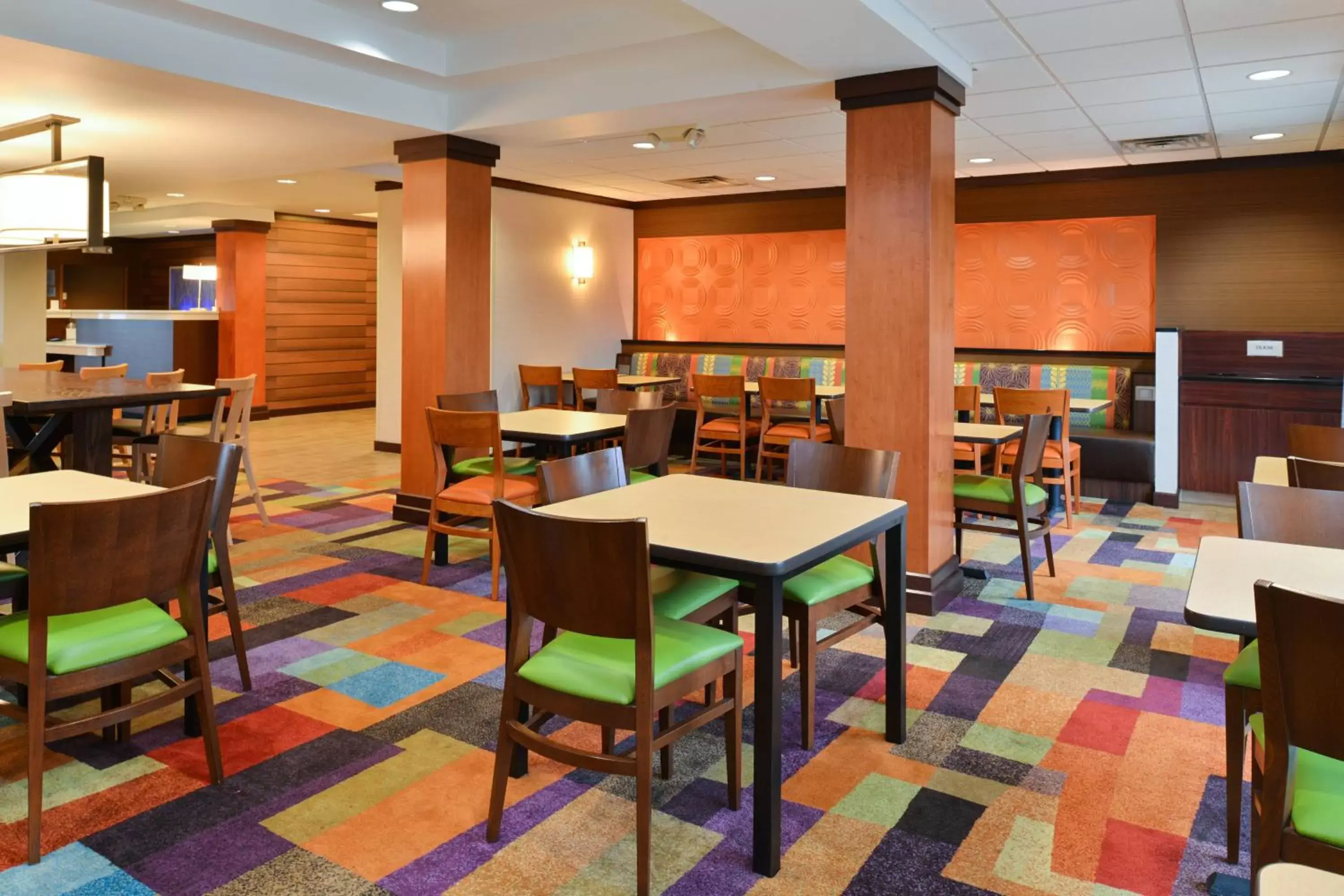 Restaurant/Places to Eat in Fairfield Inn & Suites Cleveland Avon