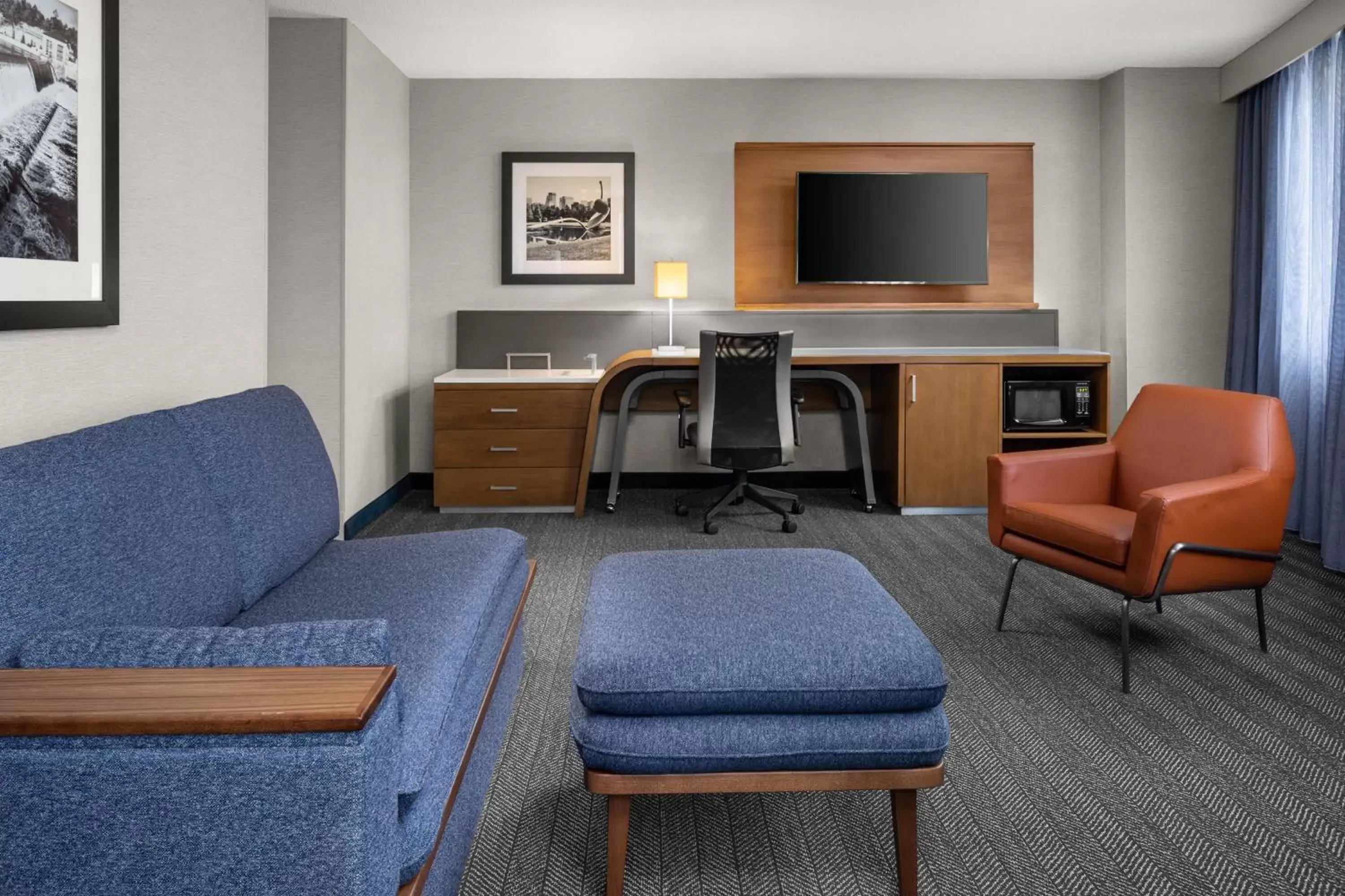 Living room, Seating Area in Courtyard by Marriott Minneapolis Downtown