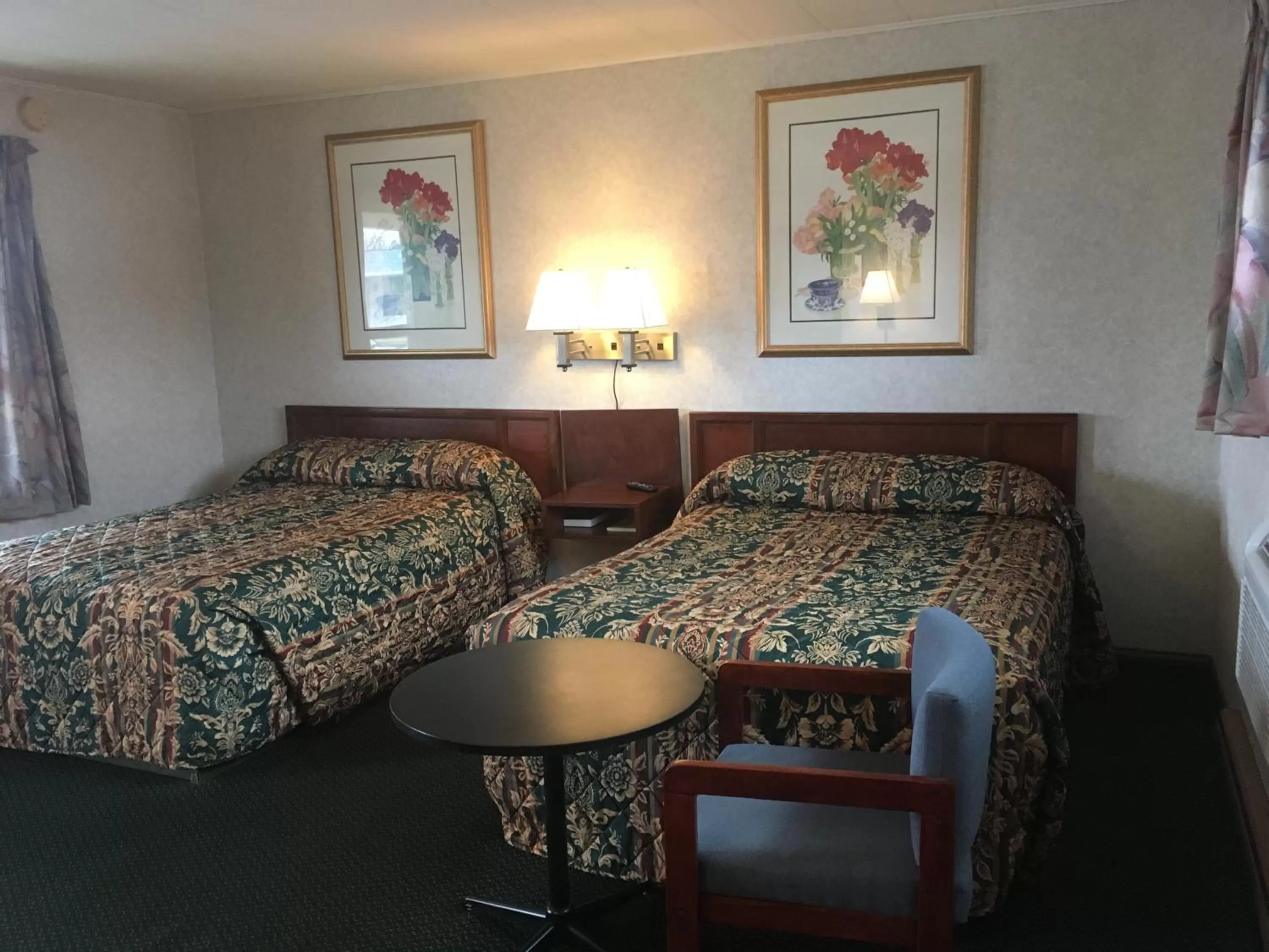Bedroom, Bed in Budget Inn Clearfield PA