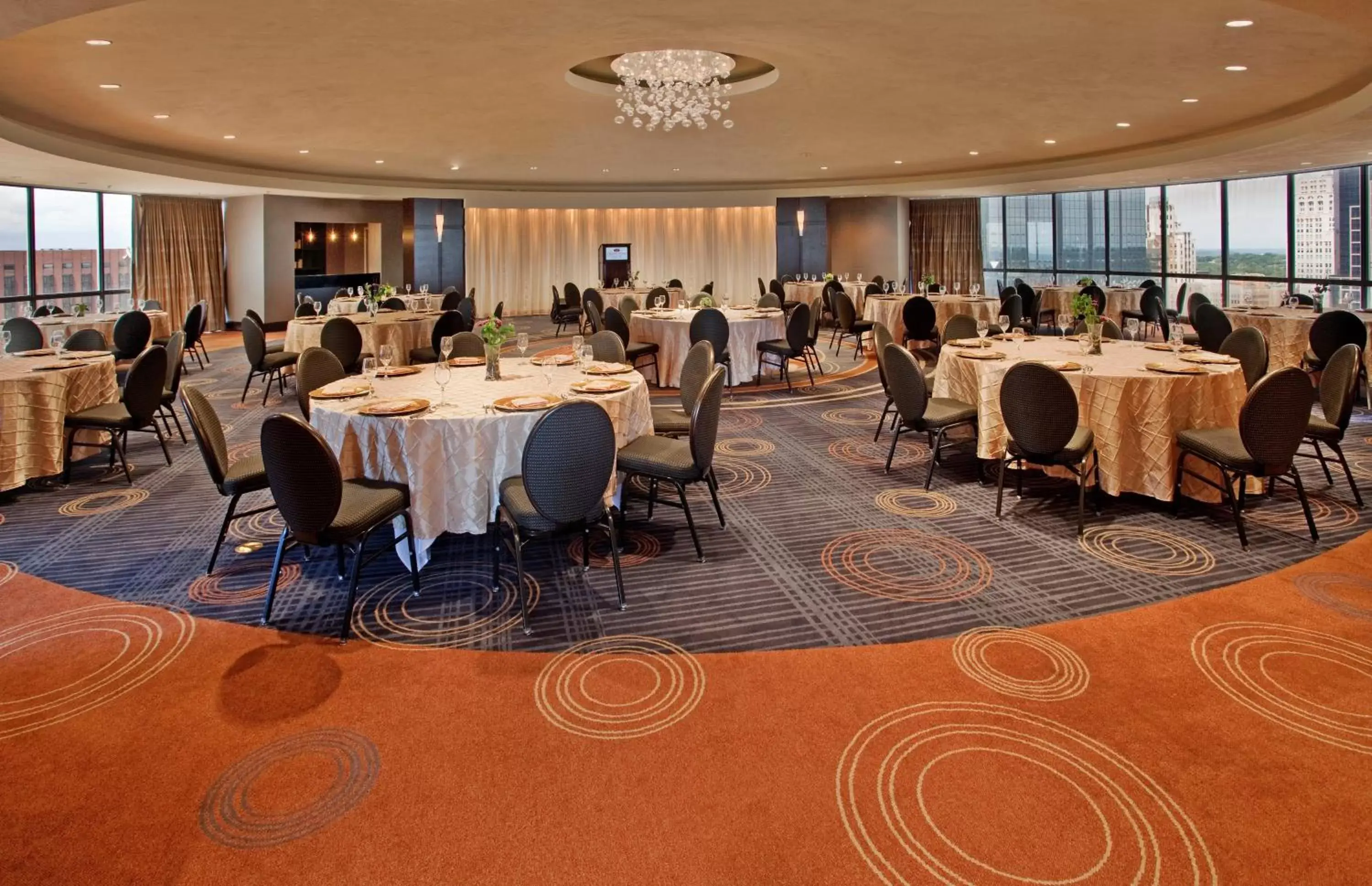 Banquet/Function facilities, Restaurant/Places to Eat in Crowne Plaza Kansas City Downtown, an IHG Hotel