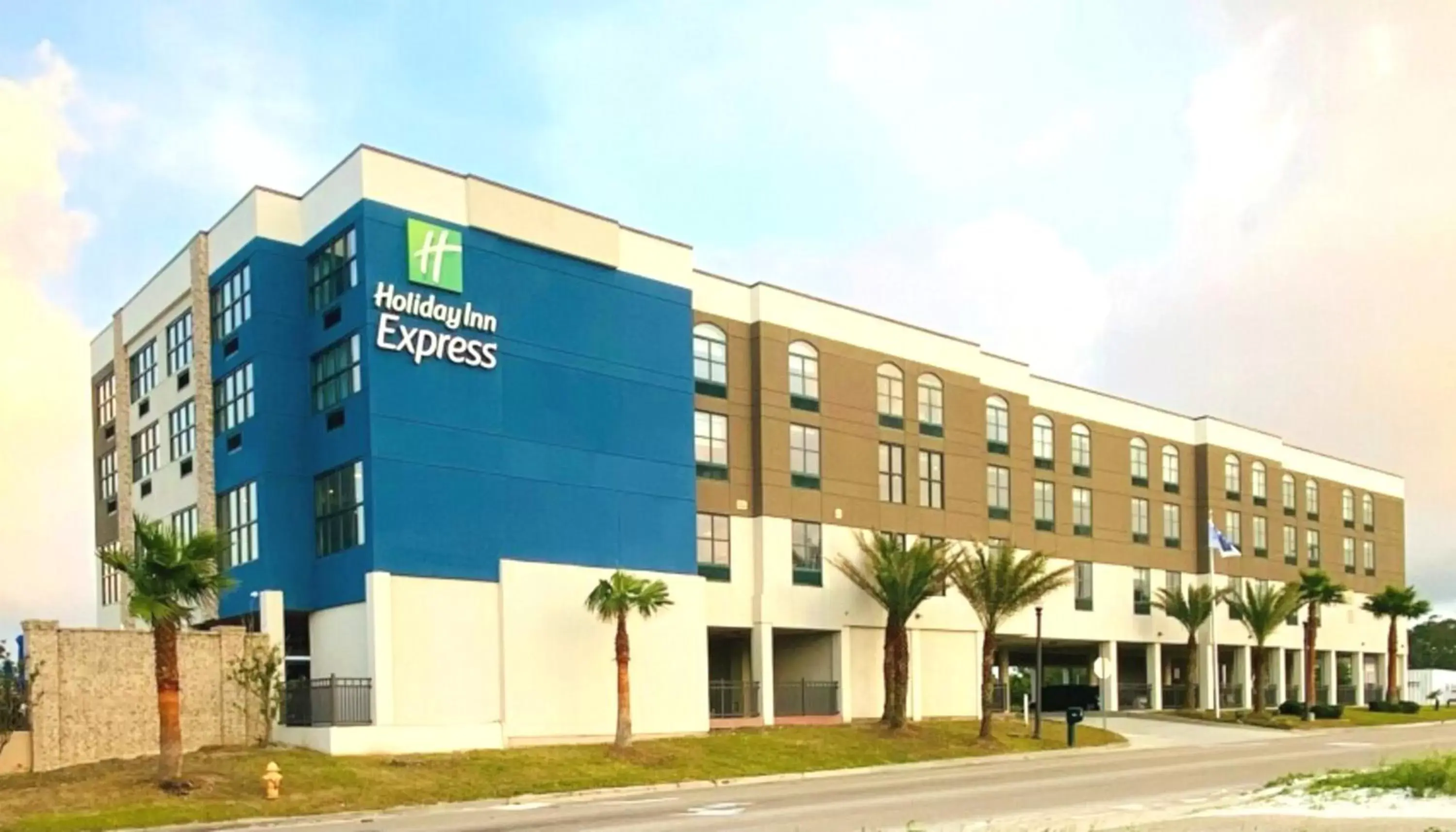 Property building in Holiday Inn Express - Gulfport Beach, an IHG Hotel