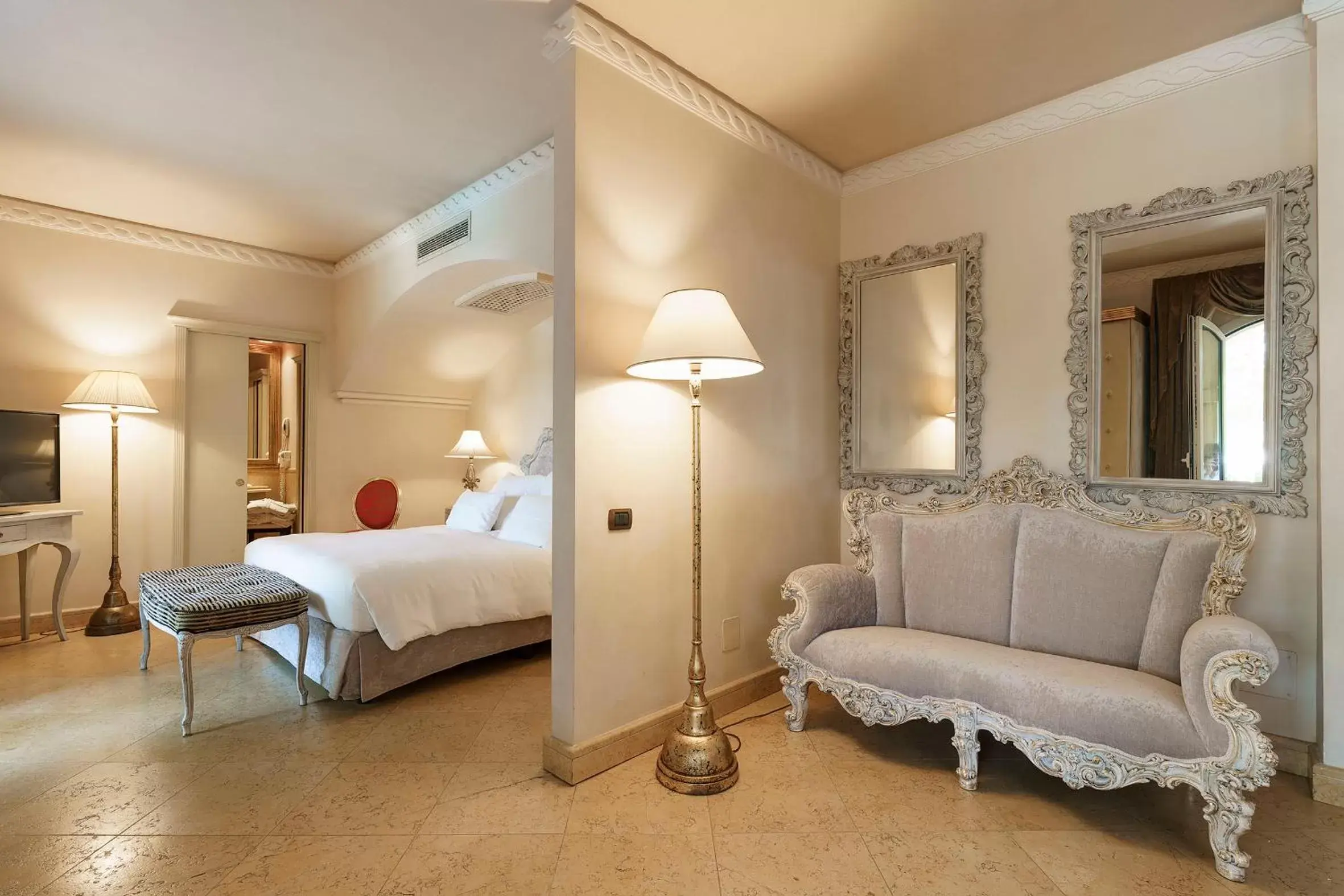 Photo of the whole room, Bed in Romano Palace Luxury Hotel