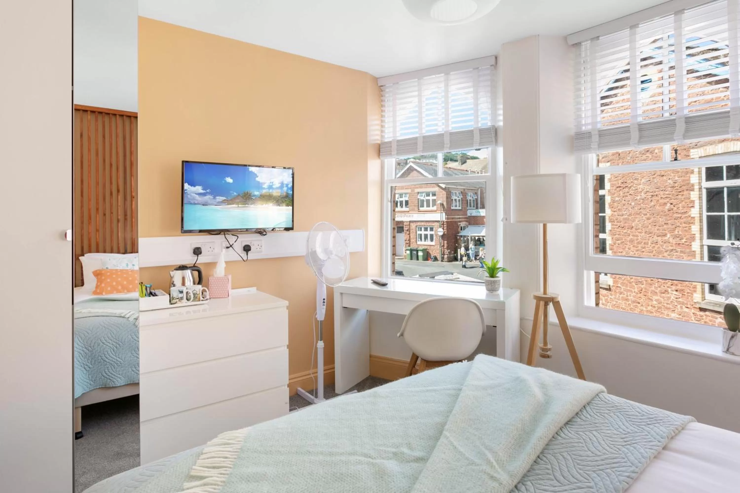 TV and multimedia, Bed in Park View R & R - Adult Only - Self-Catering - Free Parking - EV Point