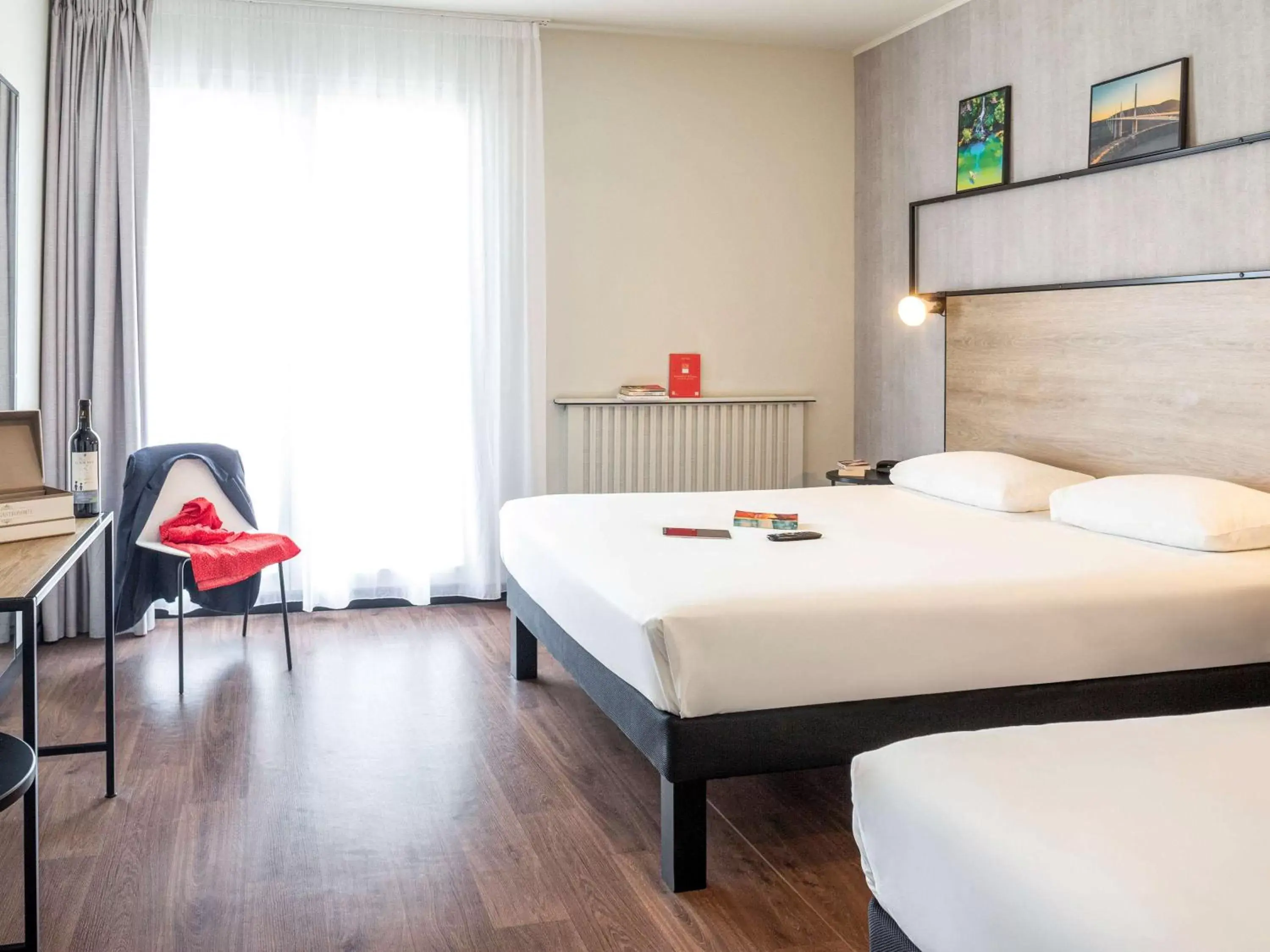 Photo of the whole room, Bed in Ibis Centre Millau