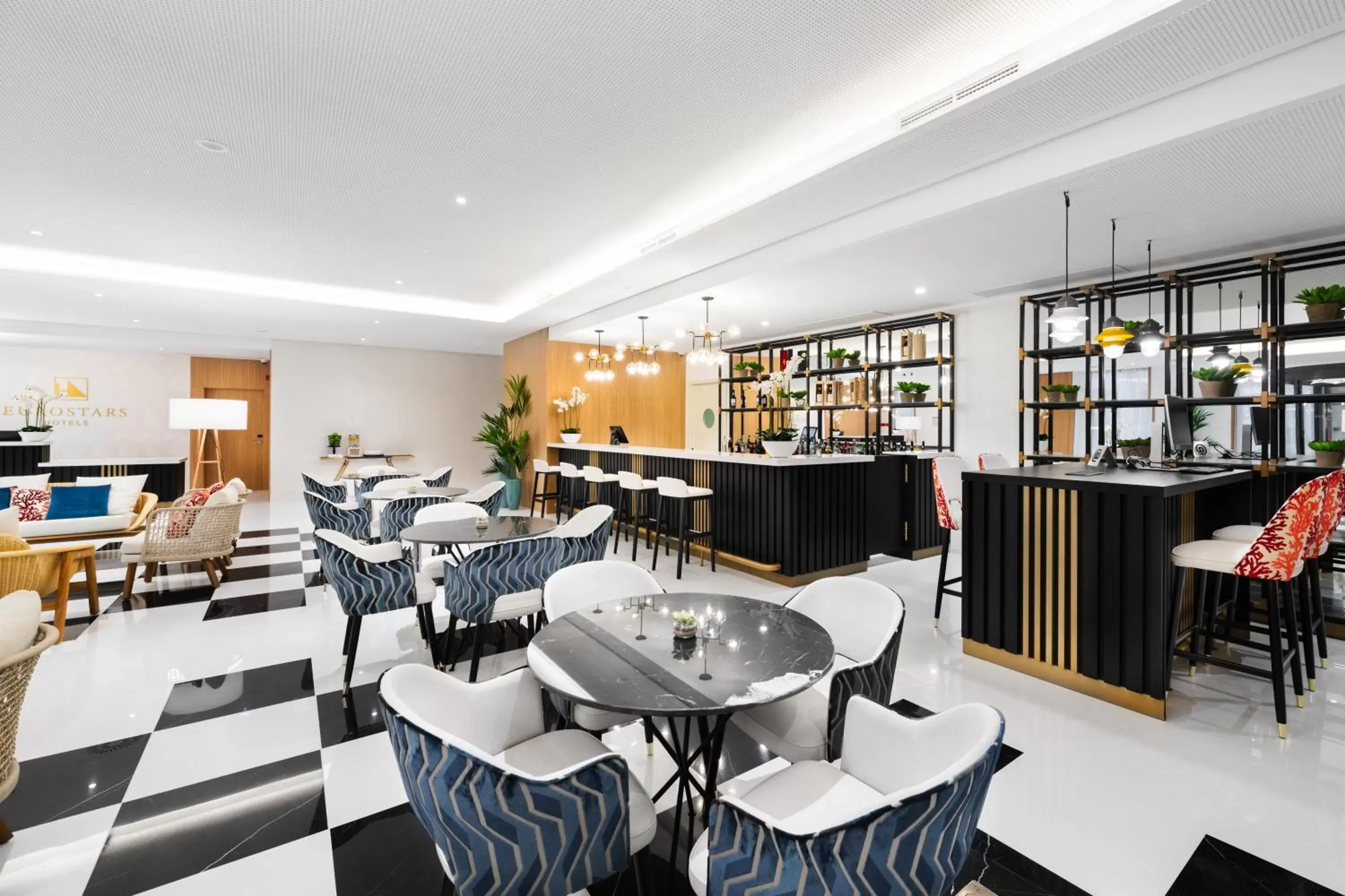 Lounge or bar, Restaurant/Places to Eat in Eurostars Matosinhos