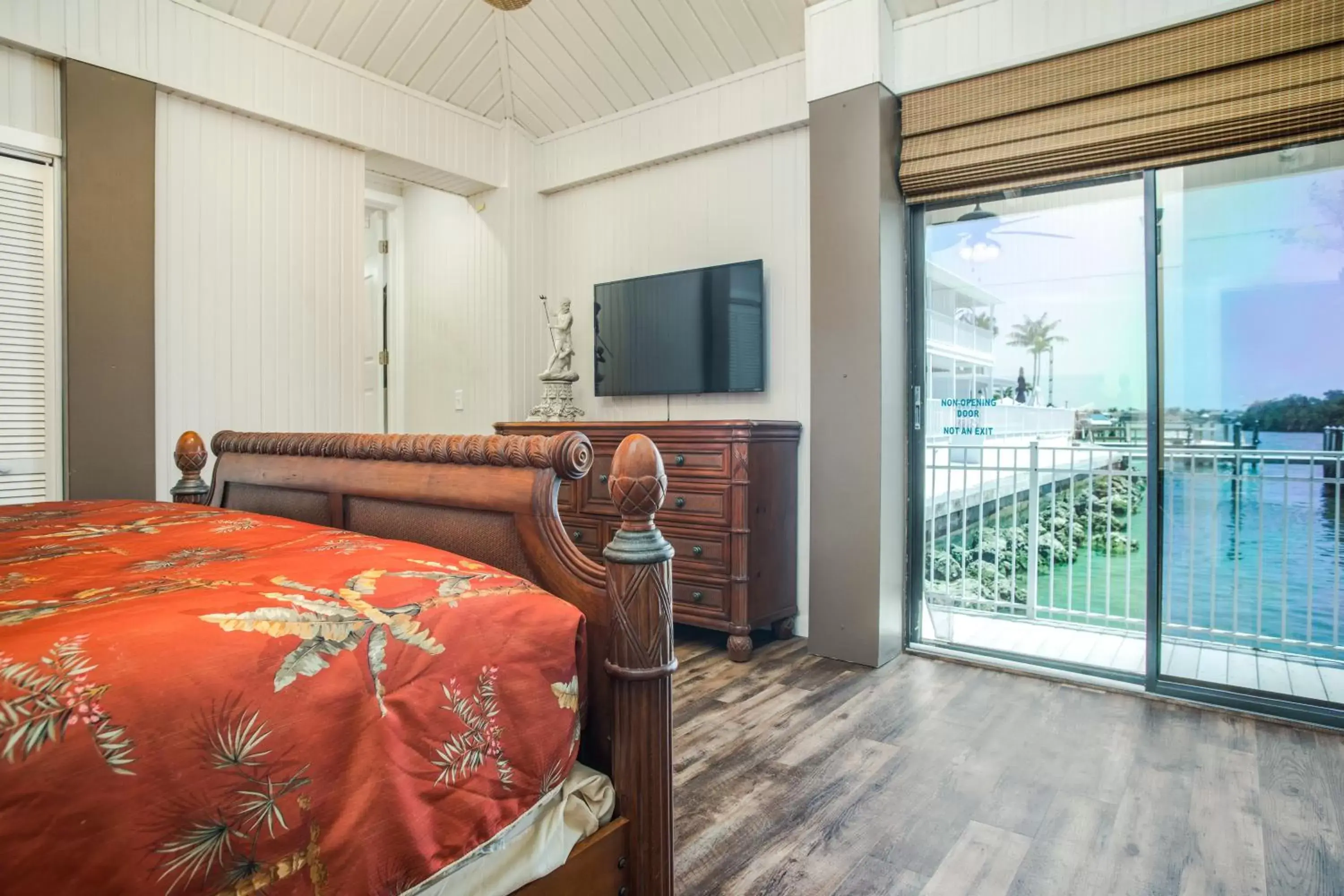 Bedroom in The BoatHouse