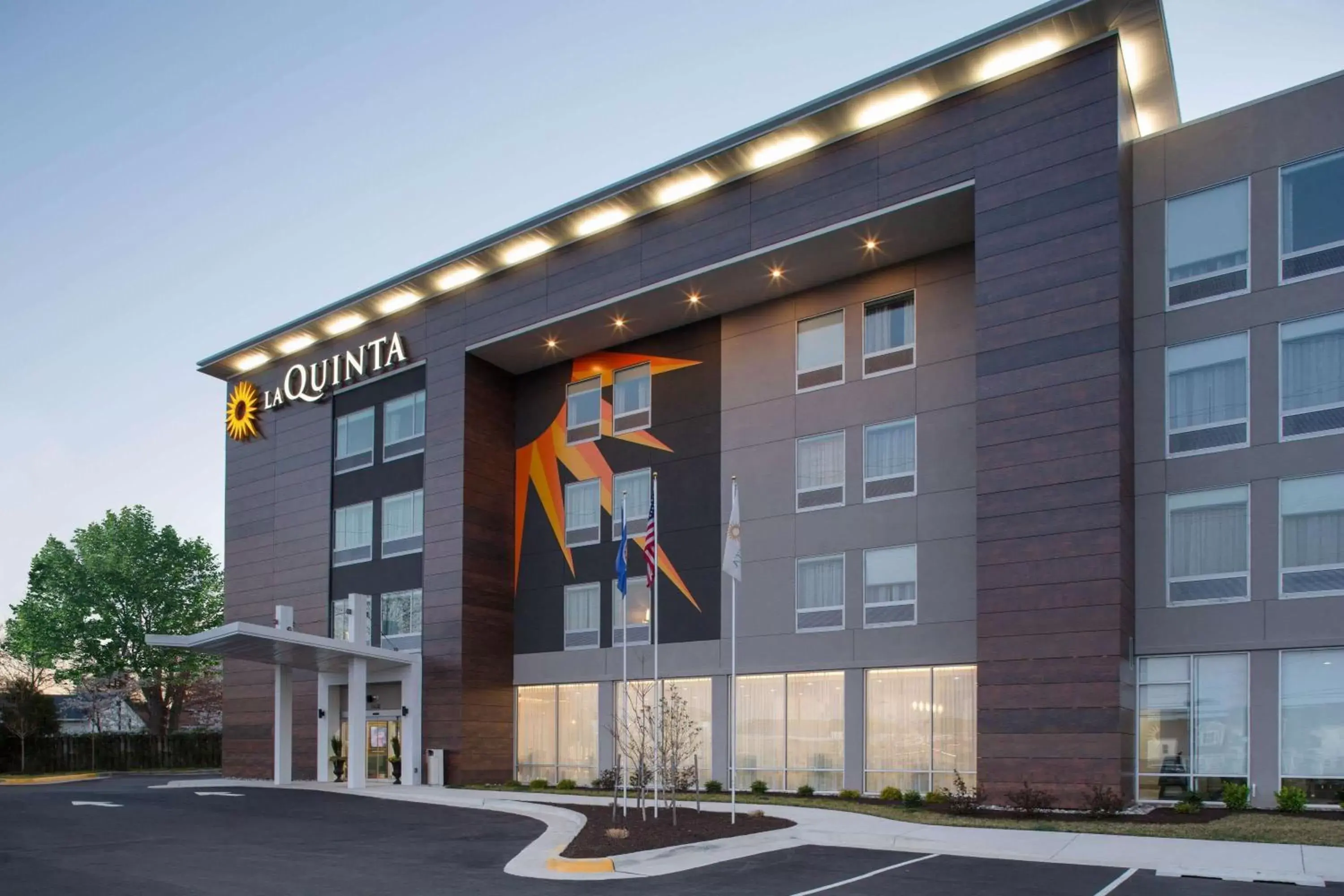 Property building in La Quinta Inn & Suites by Wyndham Manassas, VA- Dulles Airport