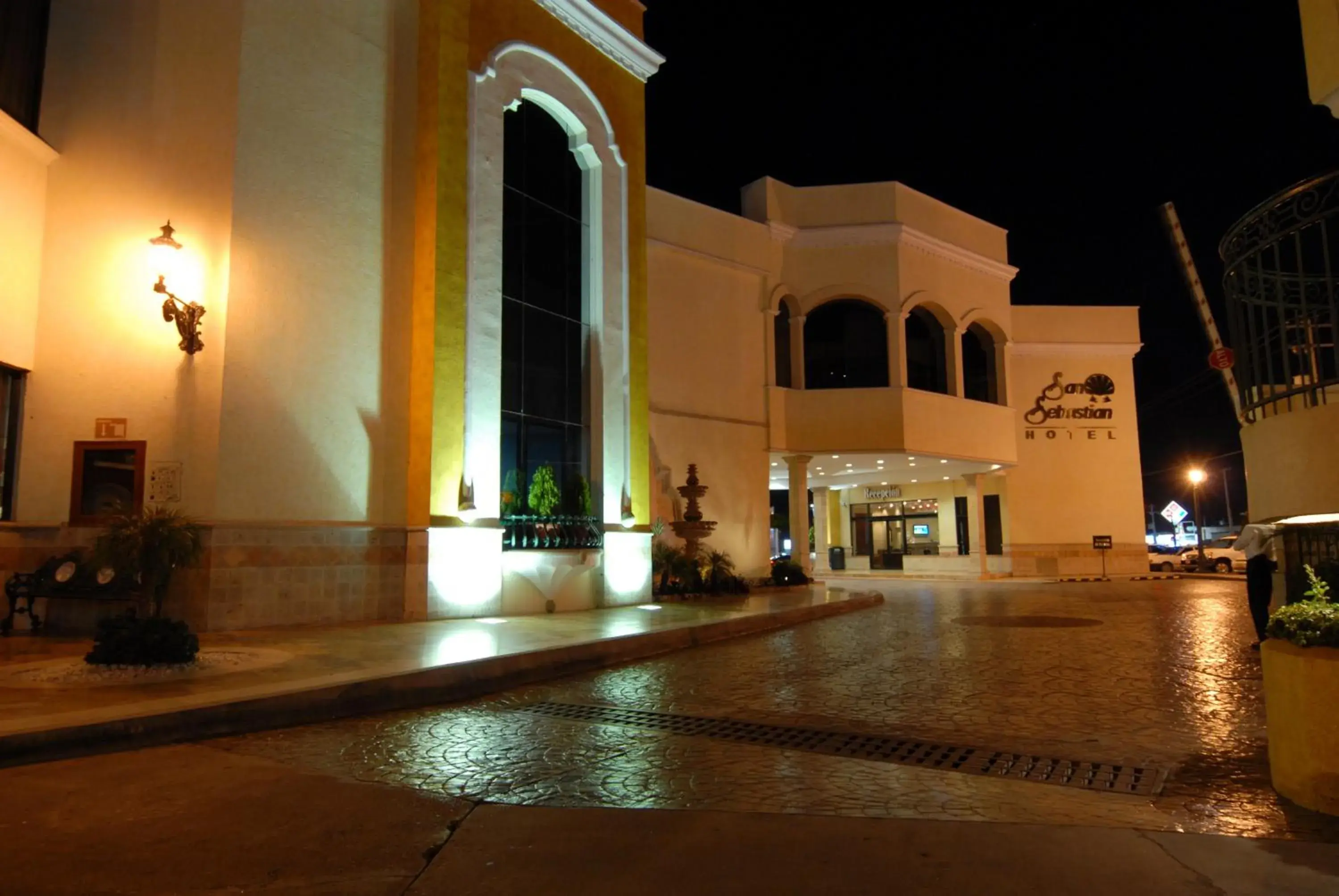 Facade/entrance, Property Building in Hotel San Sebastian