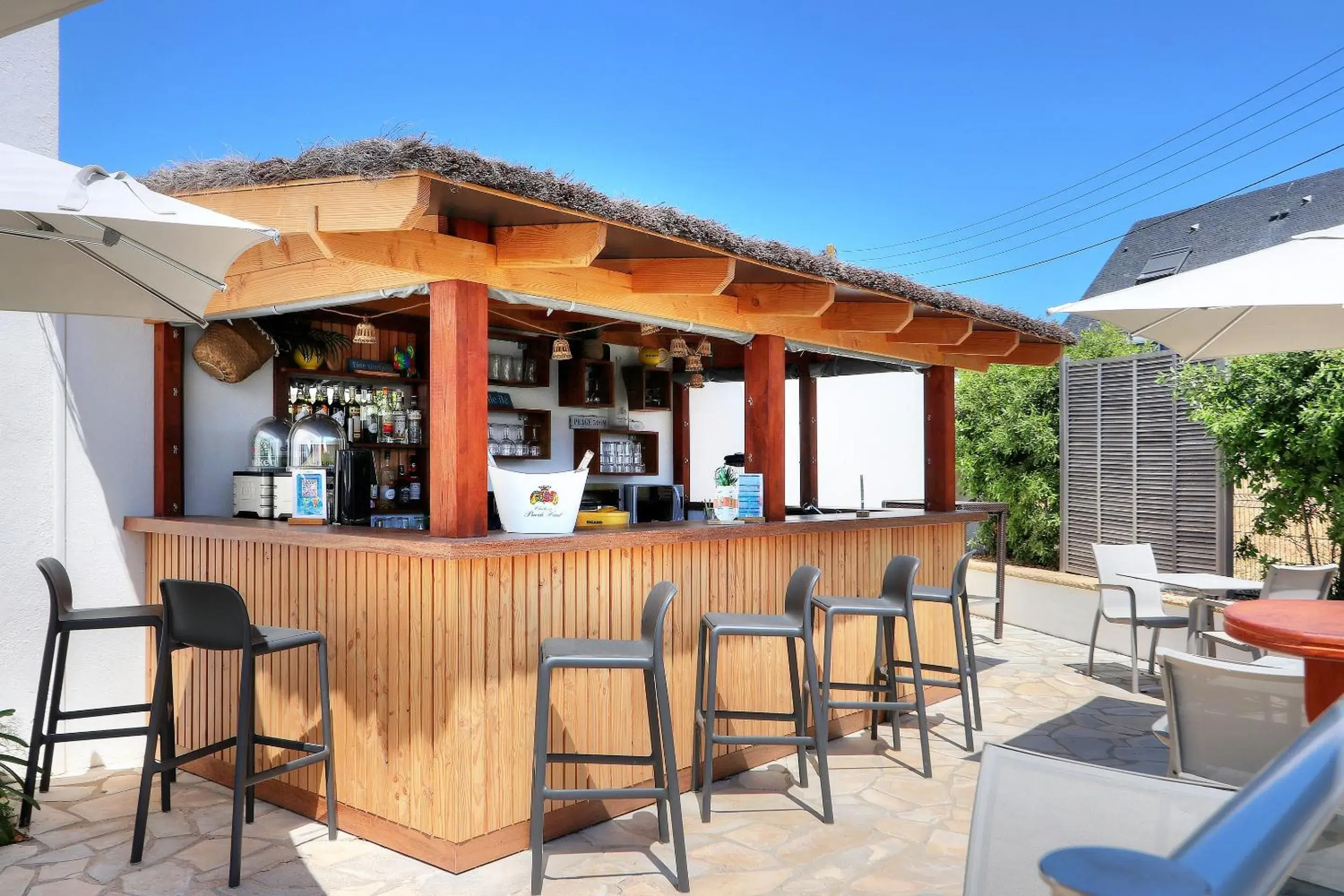 Pool view in Best Western Hôtel Le Bellevue Quiberon Pool view in Best Western Hôtel Le Bellevue Quiberon