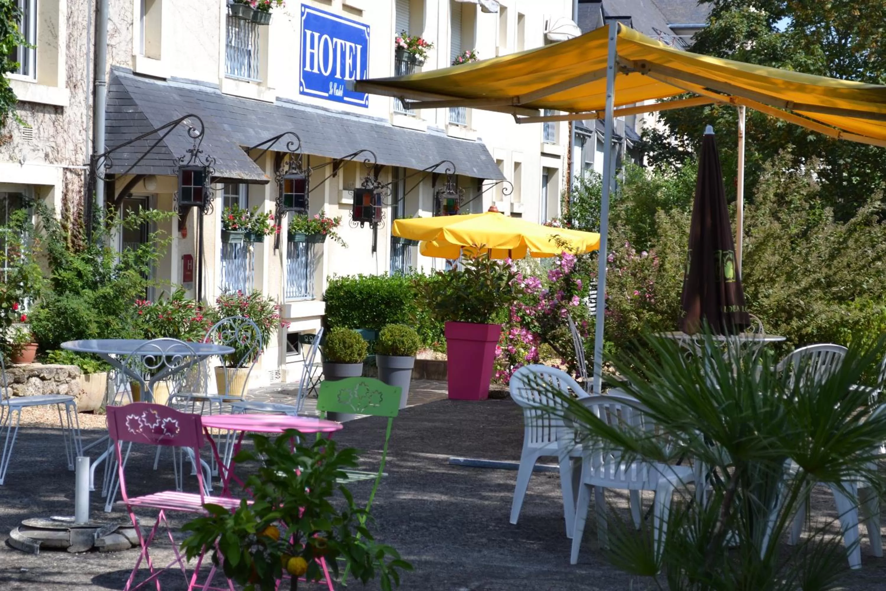 Patio in Hôtel Le Castel