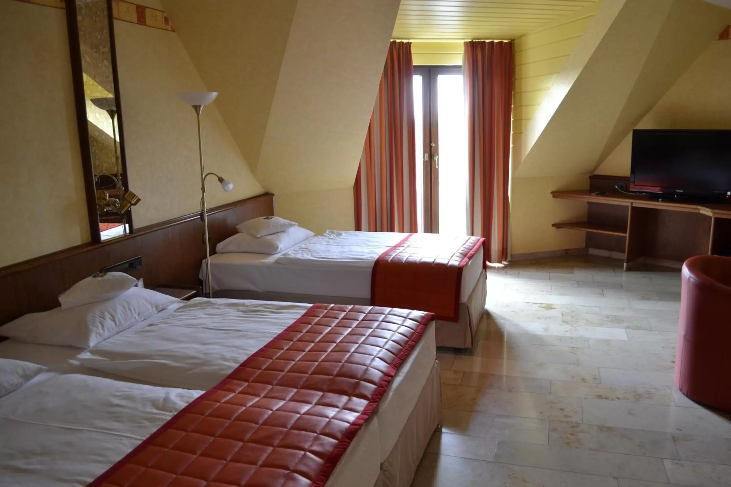 Photo of the whole room, Bed in Flair Park Hotel Ilshofen