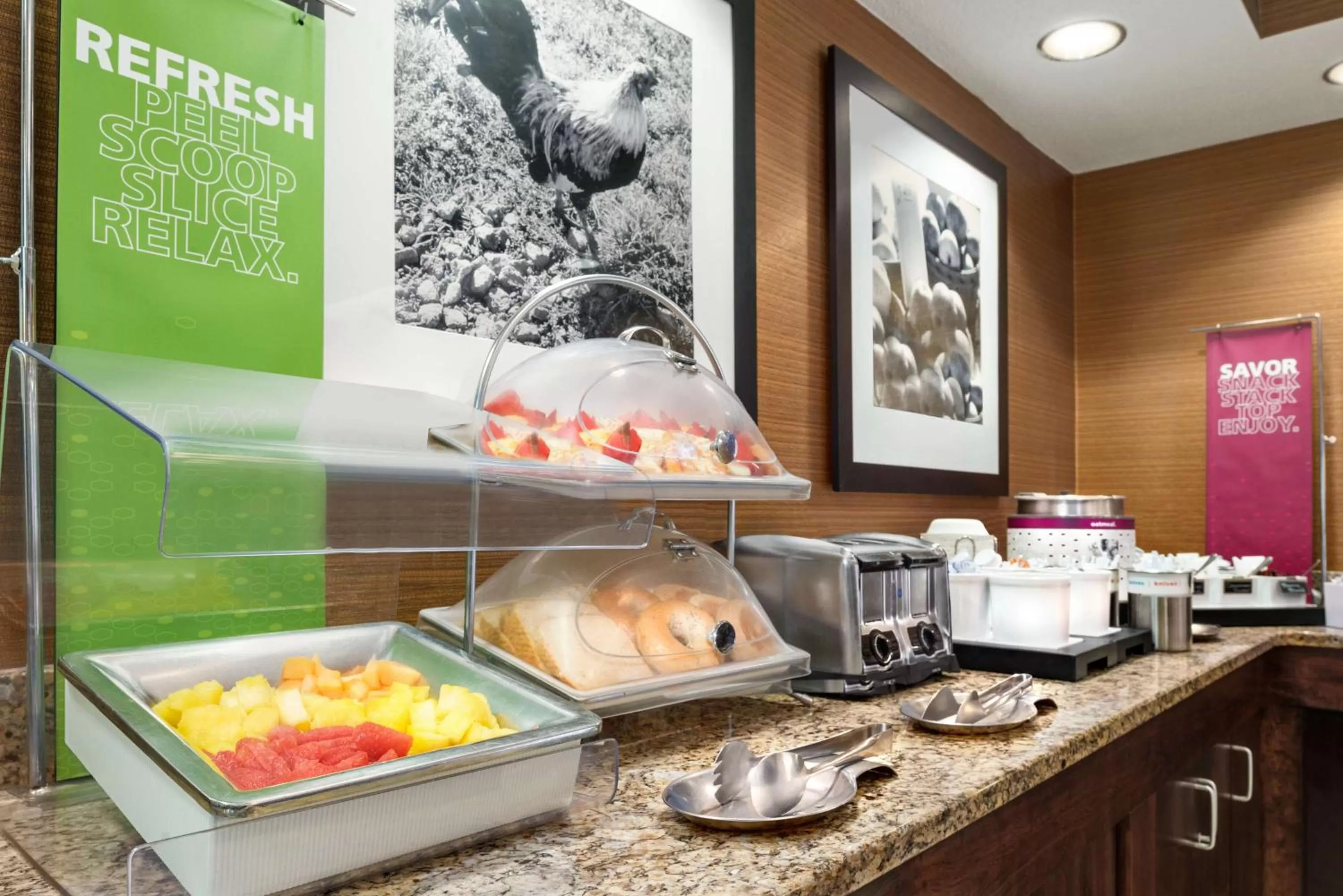 Dining area in Hampton Inn Lawrence