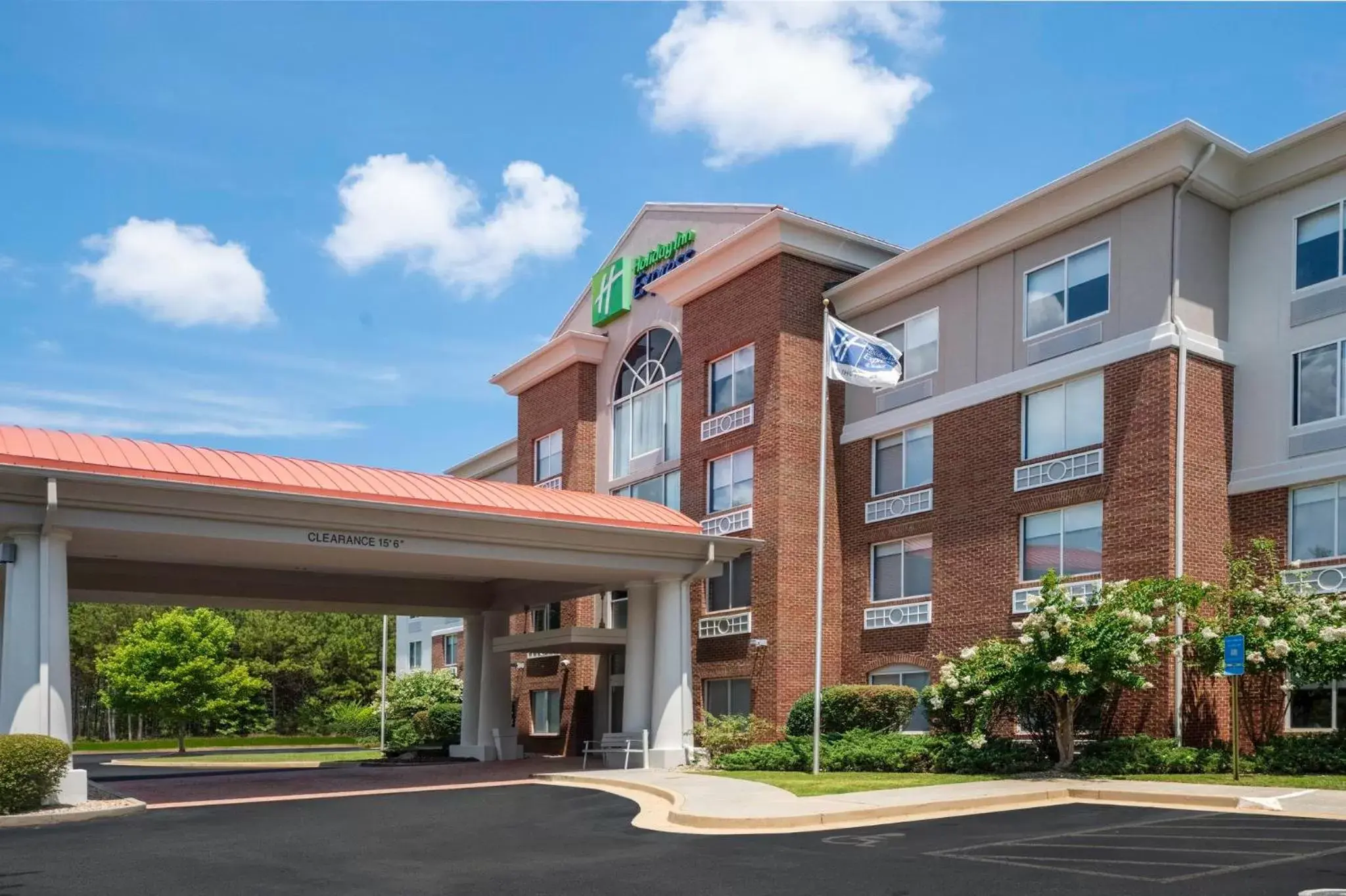 Property Building in Holiday Inn Express and Suites Atlanta-Johns Creek, an IHG Hotel