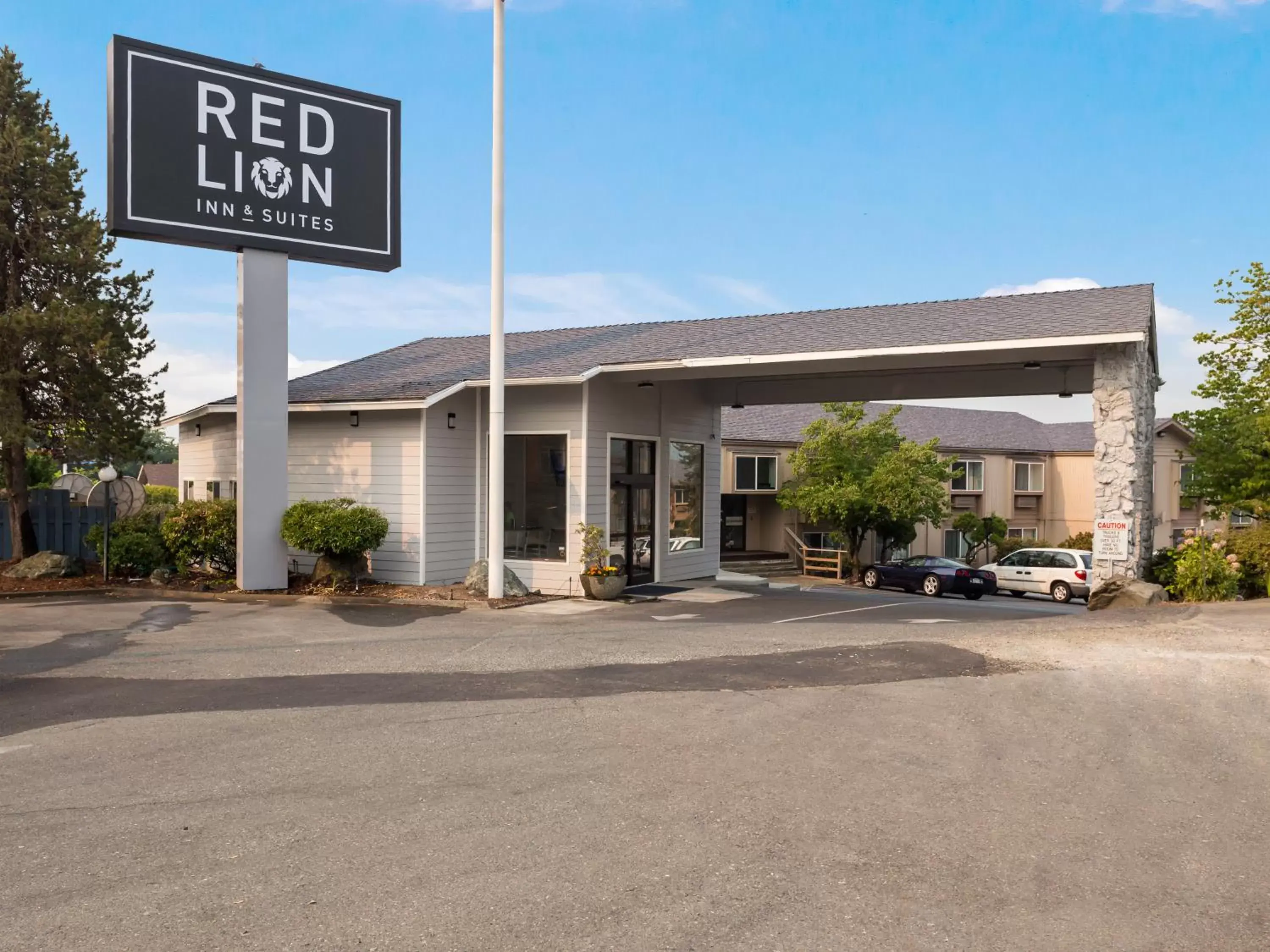 Property Building in Red Lion Inn & Suites Grants Pass