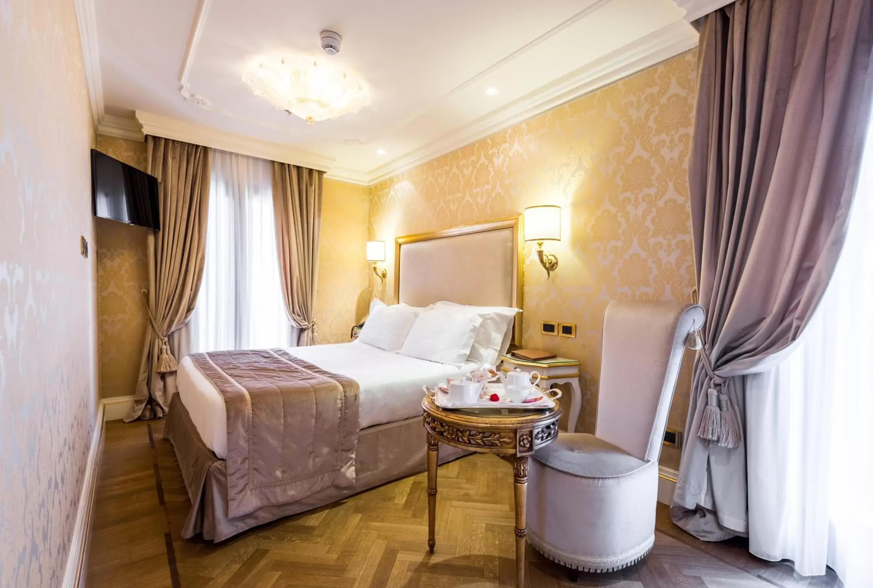 Bed in Hotel Ai Reali - Small Luxury Hotels of the World