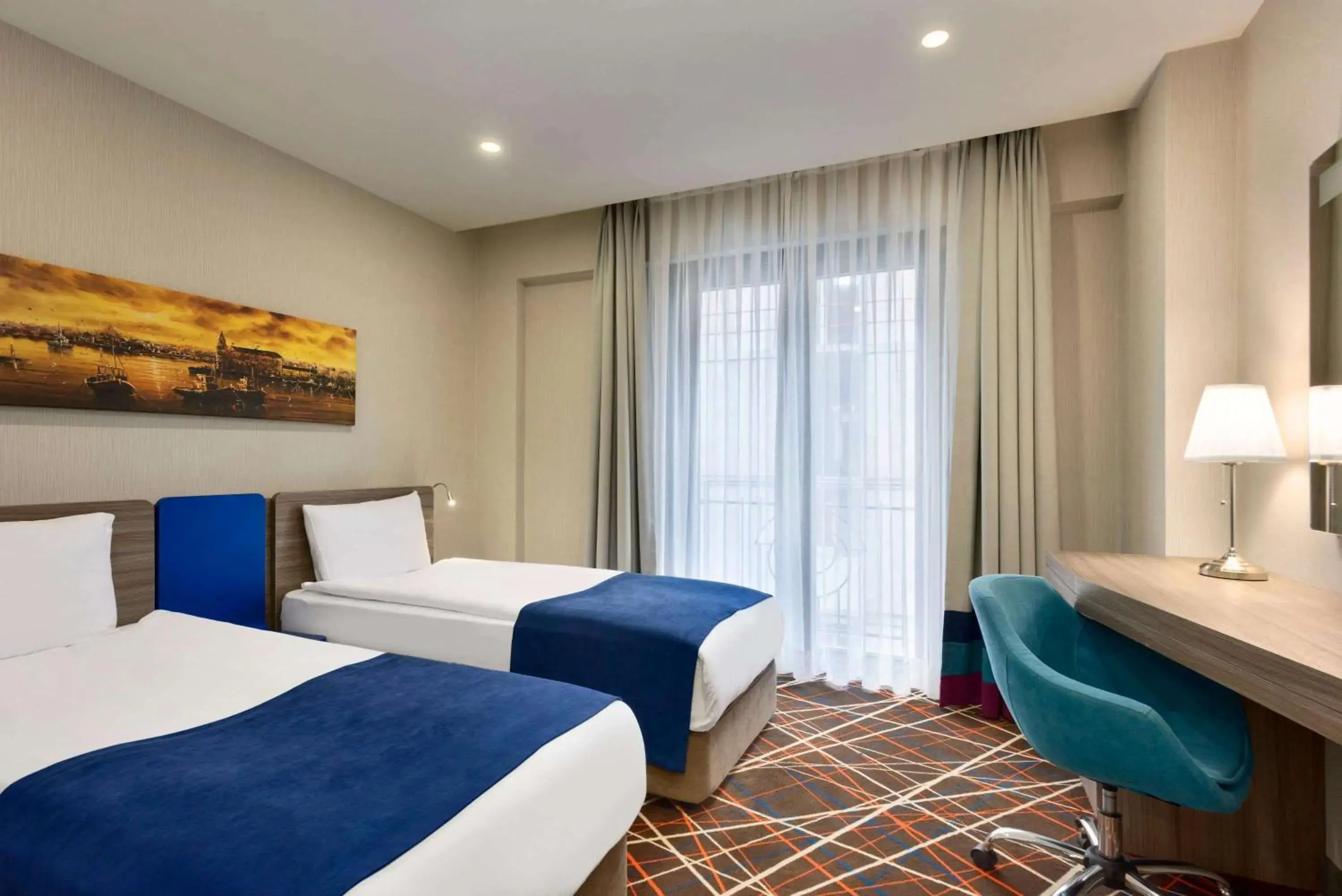 Photo of the whole room, Bed in Tryp by Wyndham Istanbul Taksim