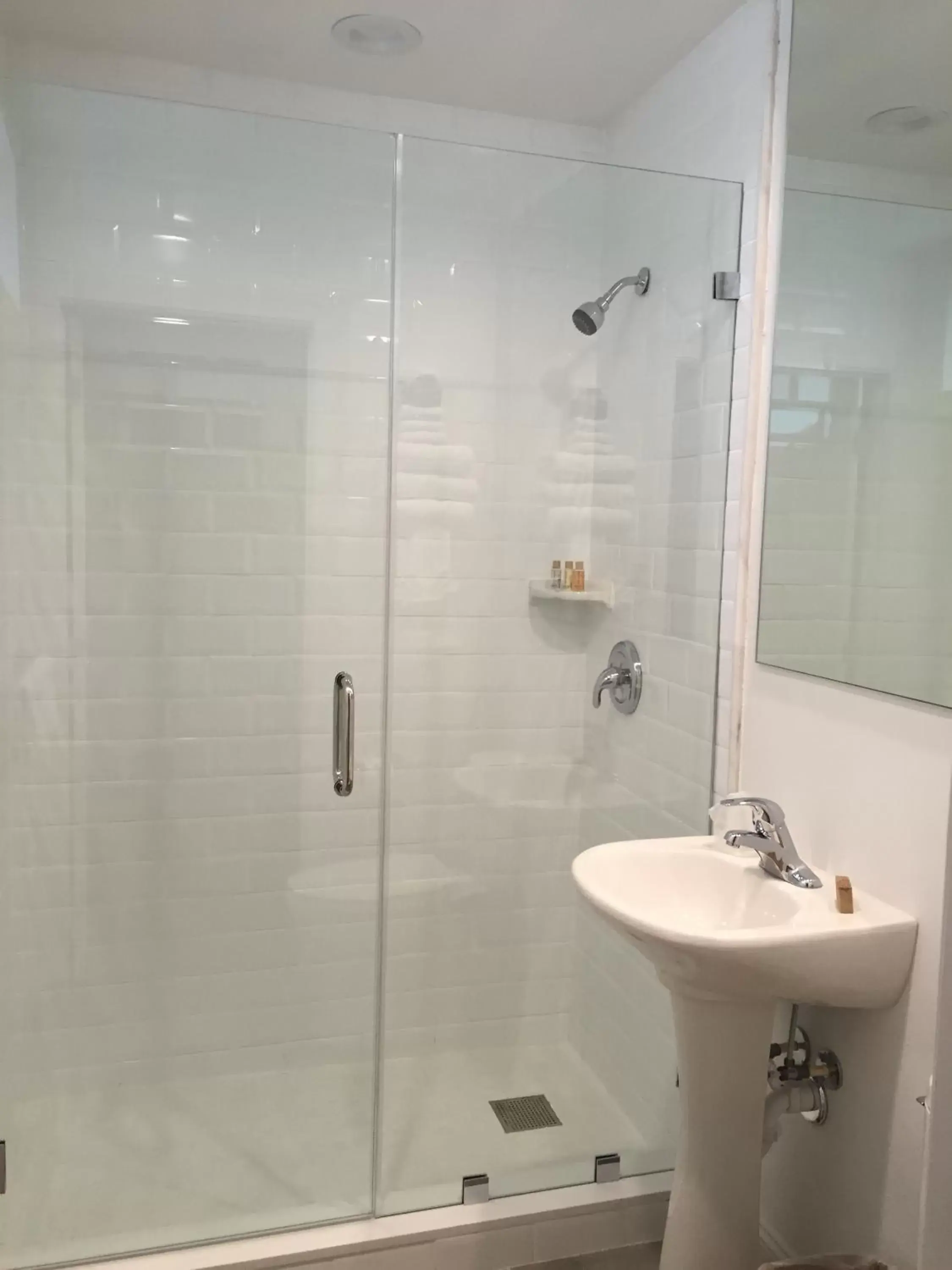 Shower, Bathroom in Gilbert's Resort