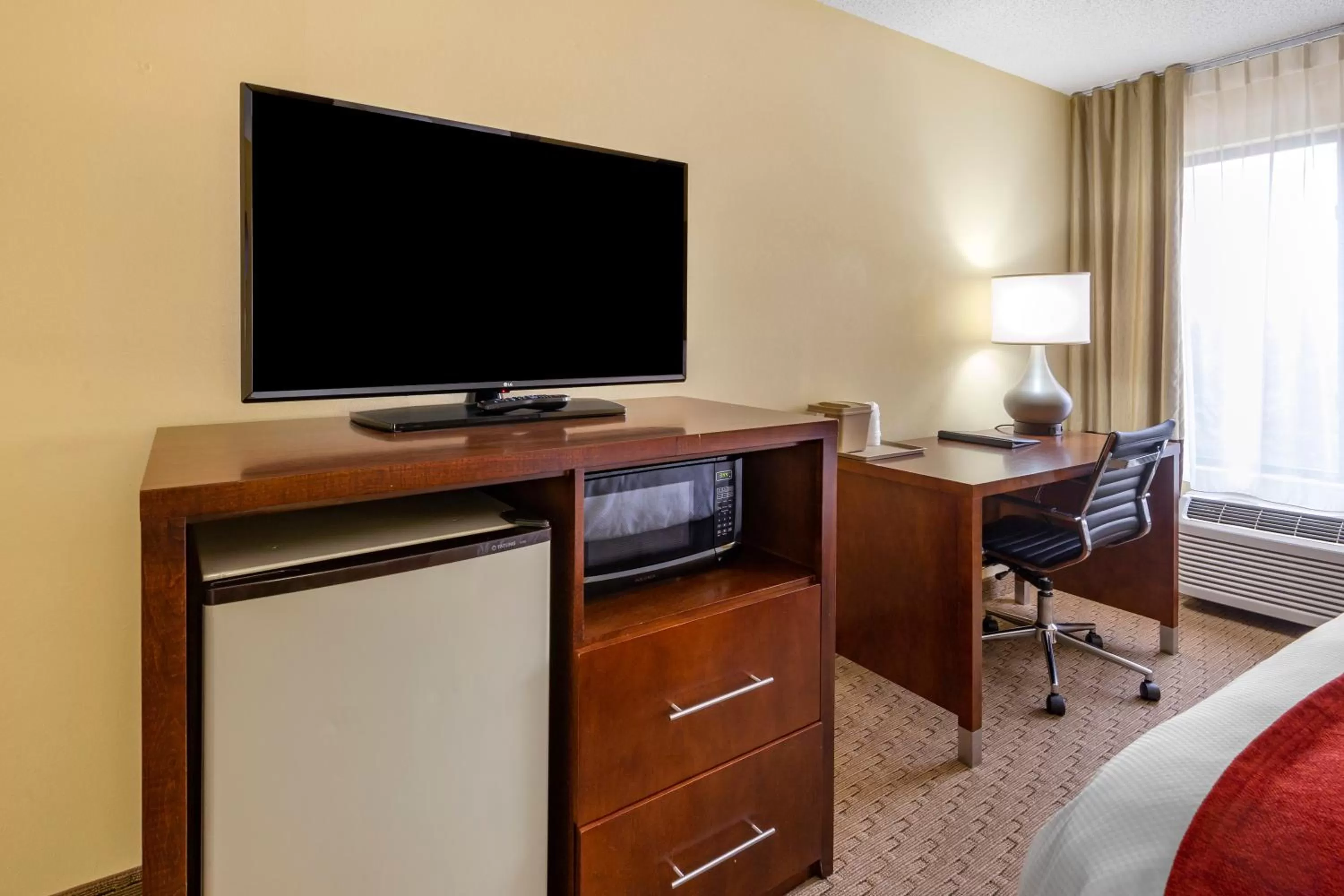 TV and multimedia, Bed in Comfort Inn Garner Clayton I-40