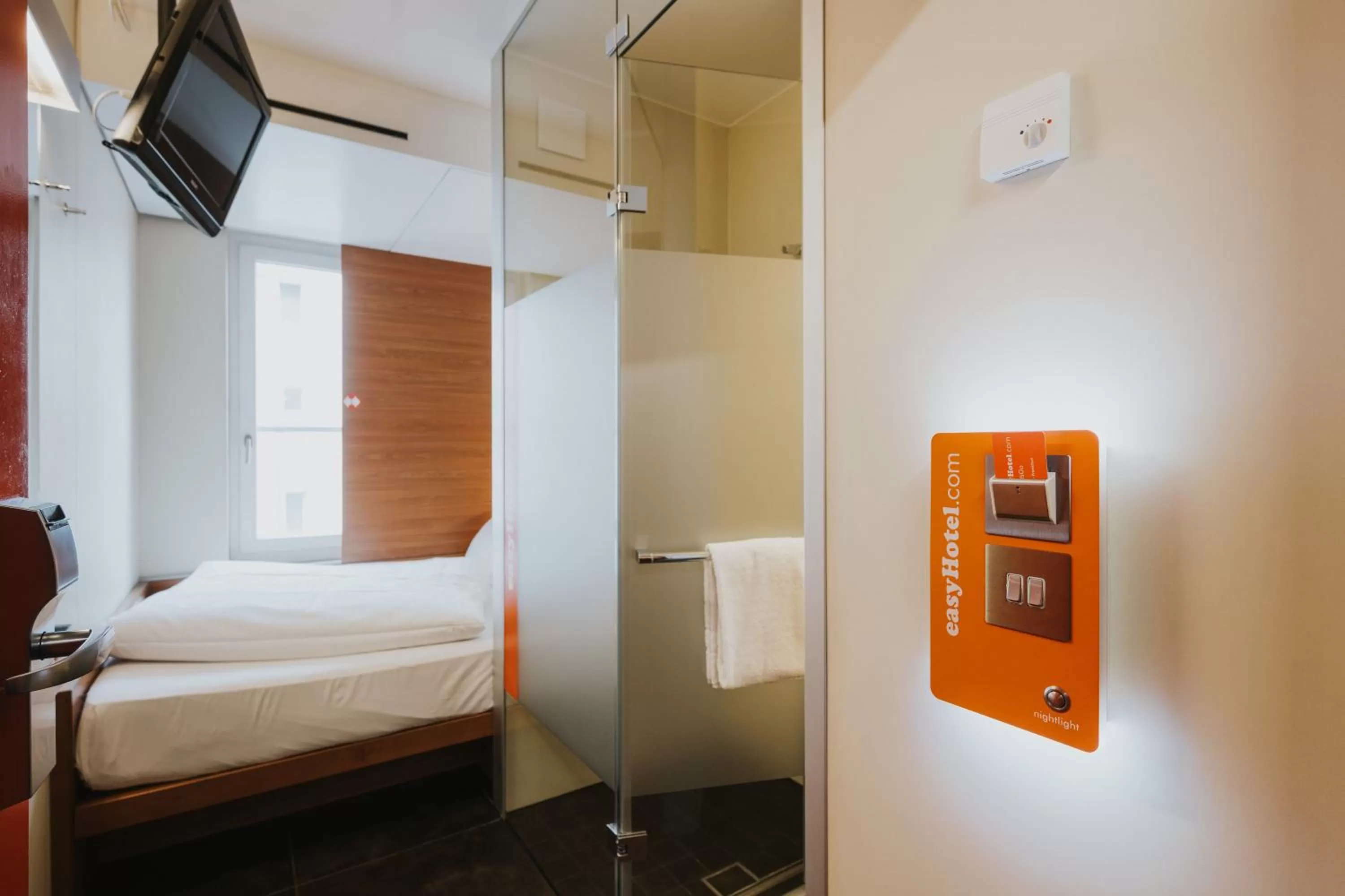 Photo of the whole room, Bed in easyHotel Berlin Hackescher Markt