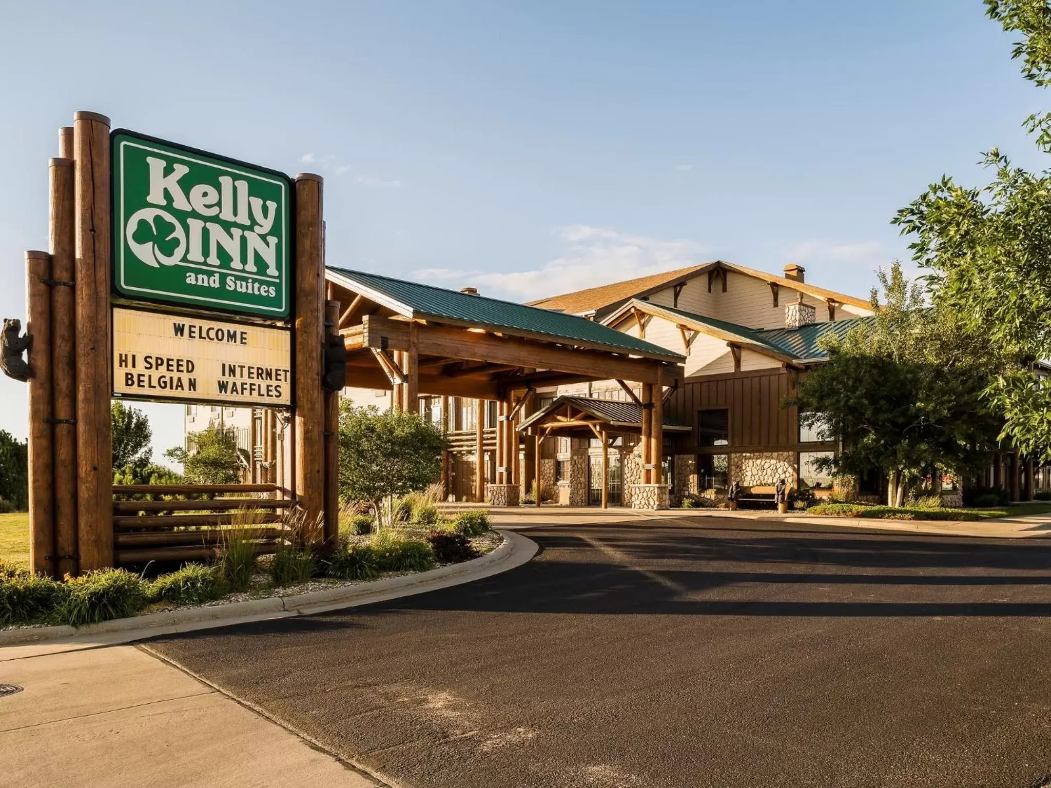 Facade/entrance, Property Building in Kelly Inn and Suites Mitchell