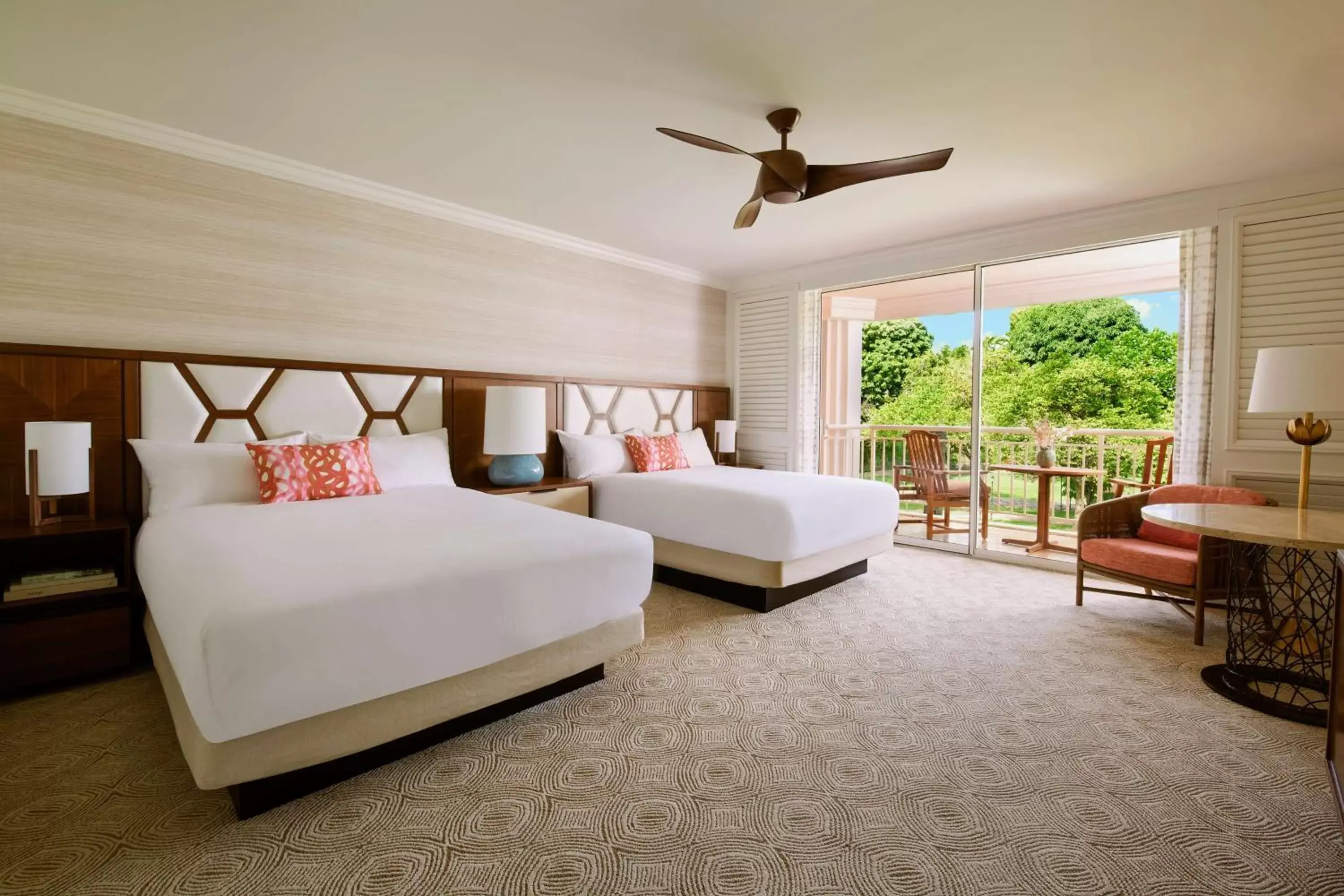 Living room, Bed in Grand Wailea Resort Hotel & Spa, A Waldorf Astoria Resort