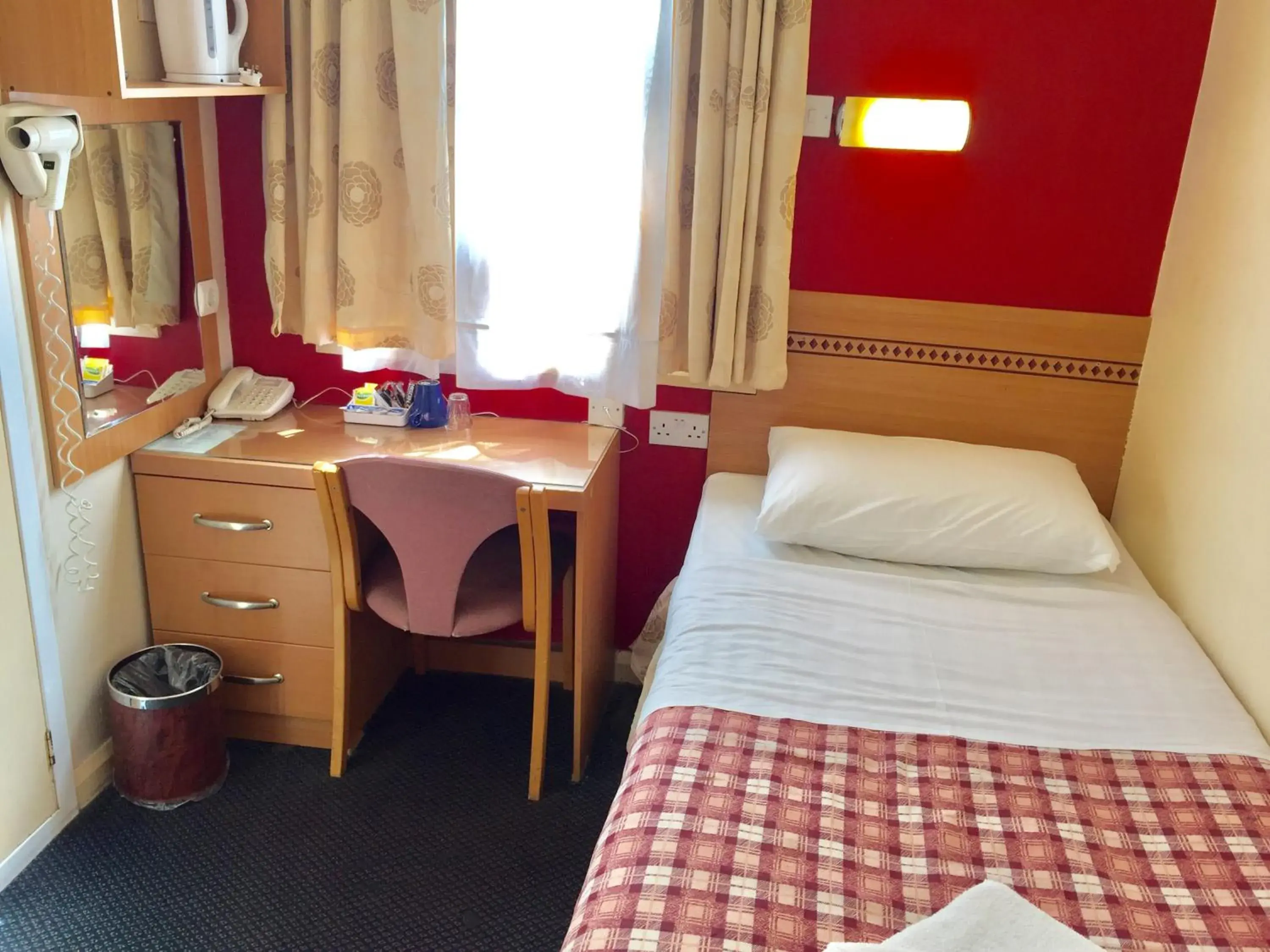 Photo of the whole room, Bed in Carlton Hotel Photo of the whole room, Bed in Carlton Hotel