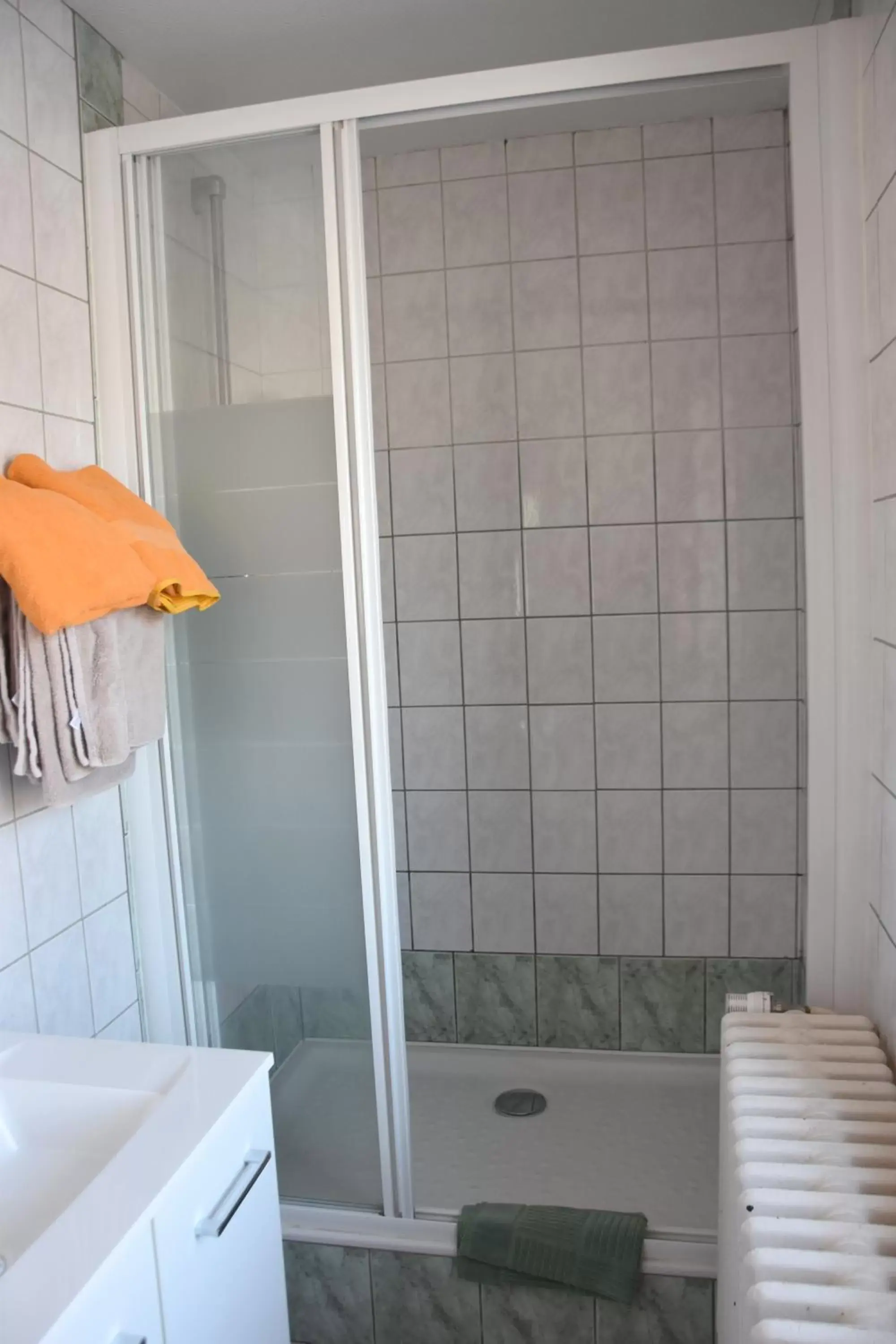 Shower, Bathroom in Hotel Gai Relais