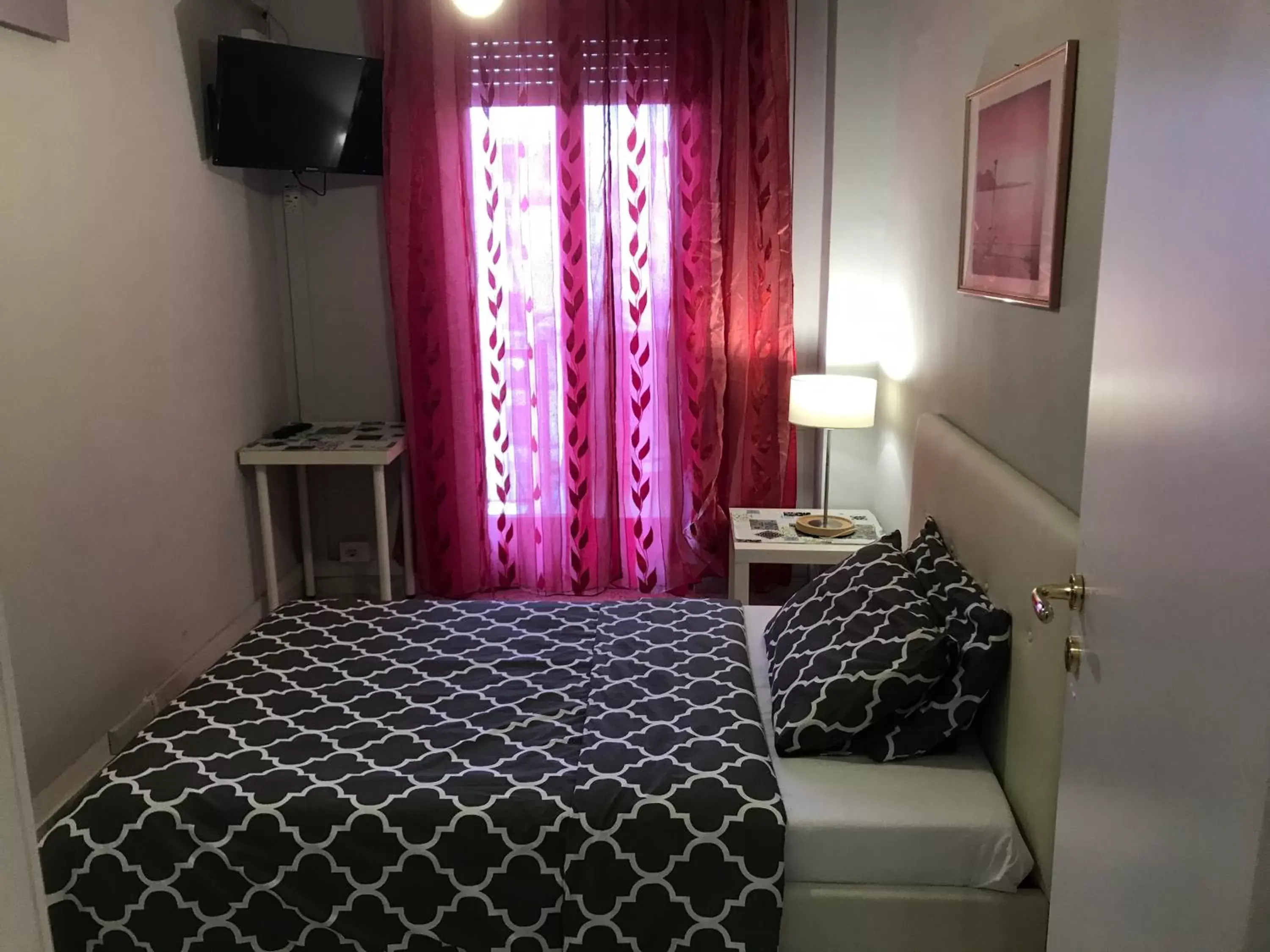 Photo of the whole room, Bed in CAVOUR 124 -guest-room-