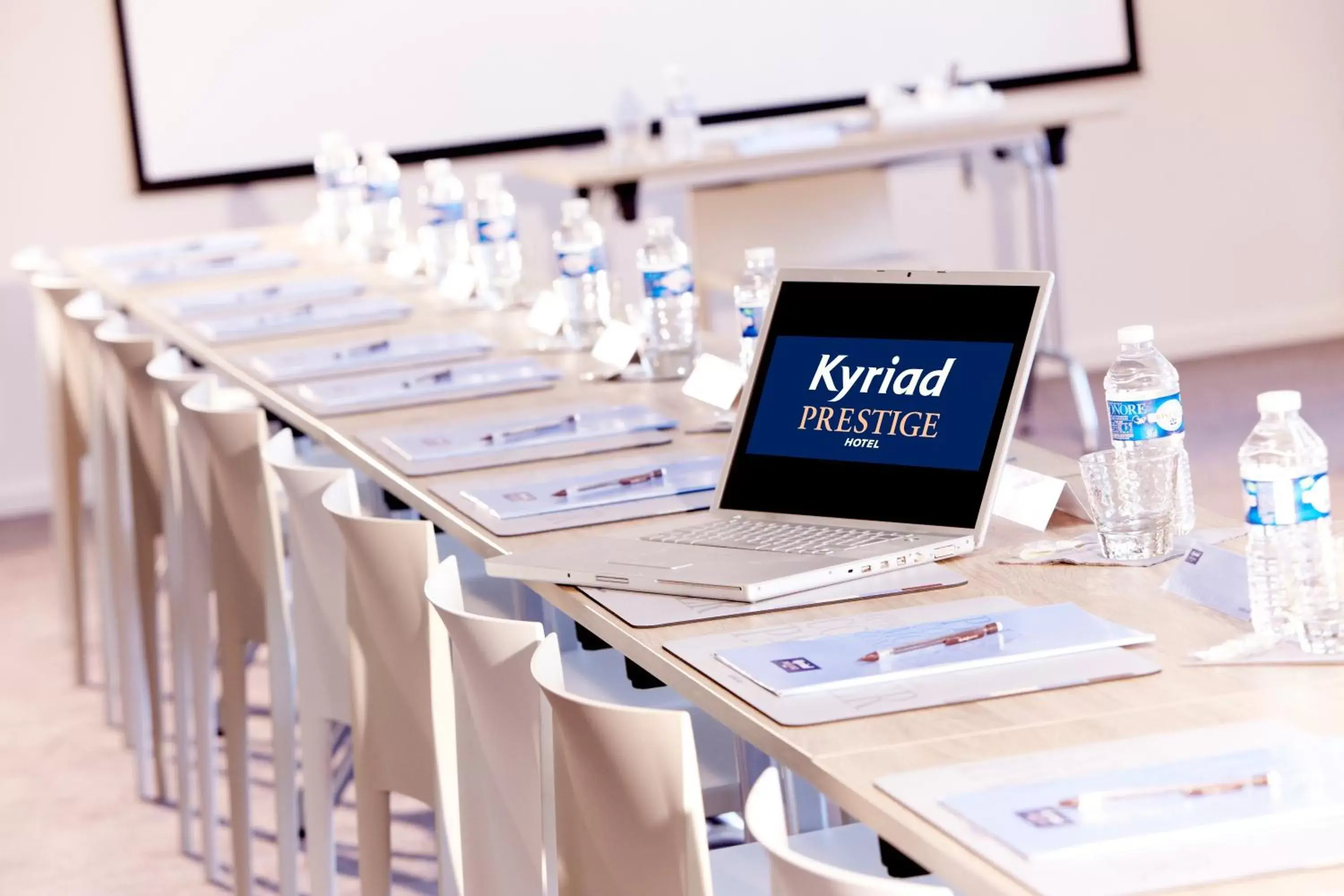 Business facilities, Business Area/Conference Room in Kyriad Prestige Vannes Centre-Palais des Arts