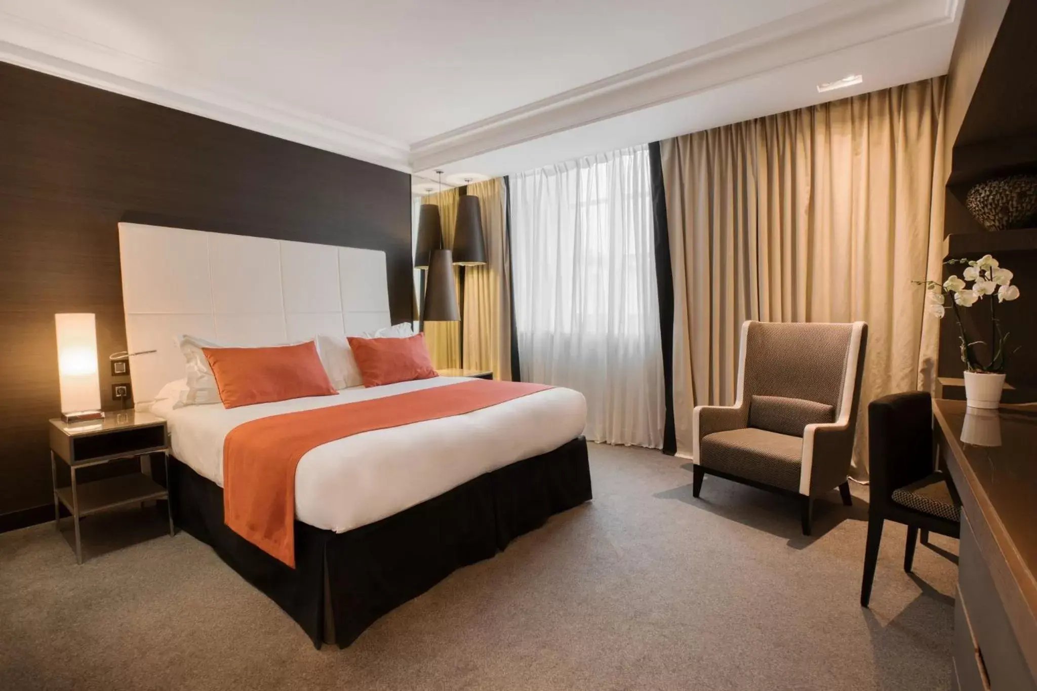 Photo of the whole room, Bed in InterContinental Marseille - Hotel Dieu, an IHG Hotel