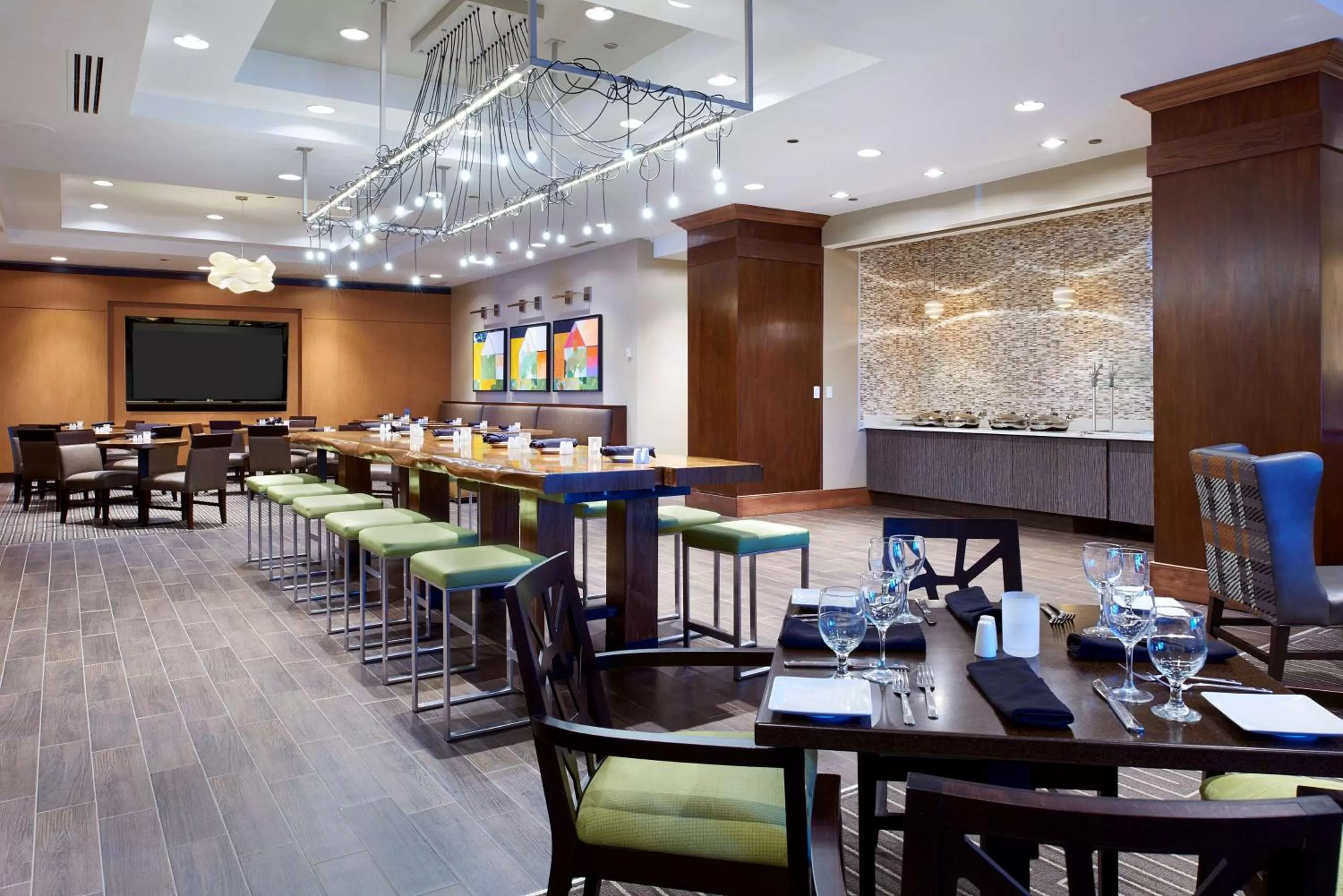 Restaurant/places to eat in Hilton Minneapolis-St Paul Airport
