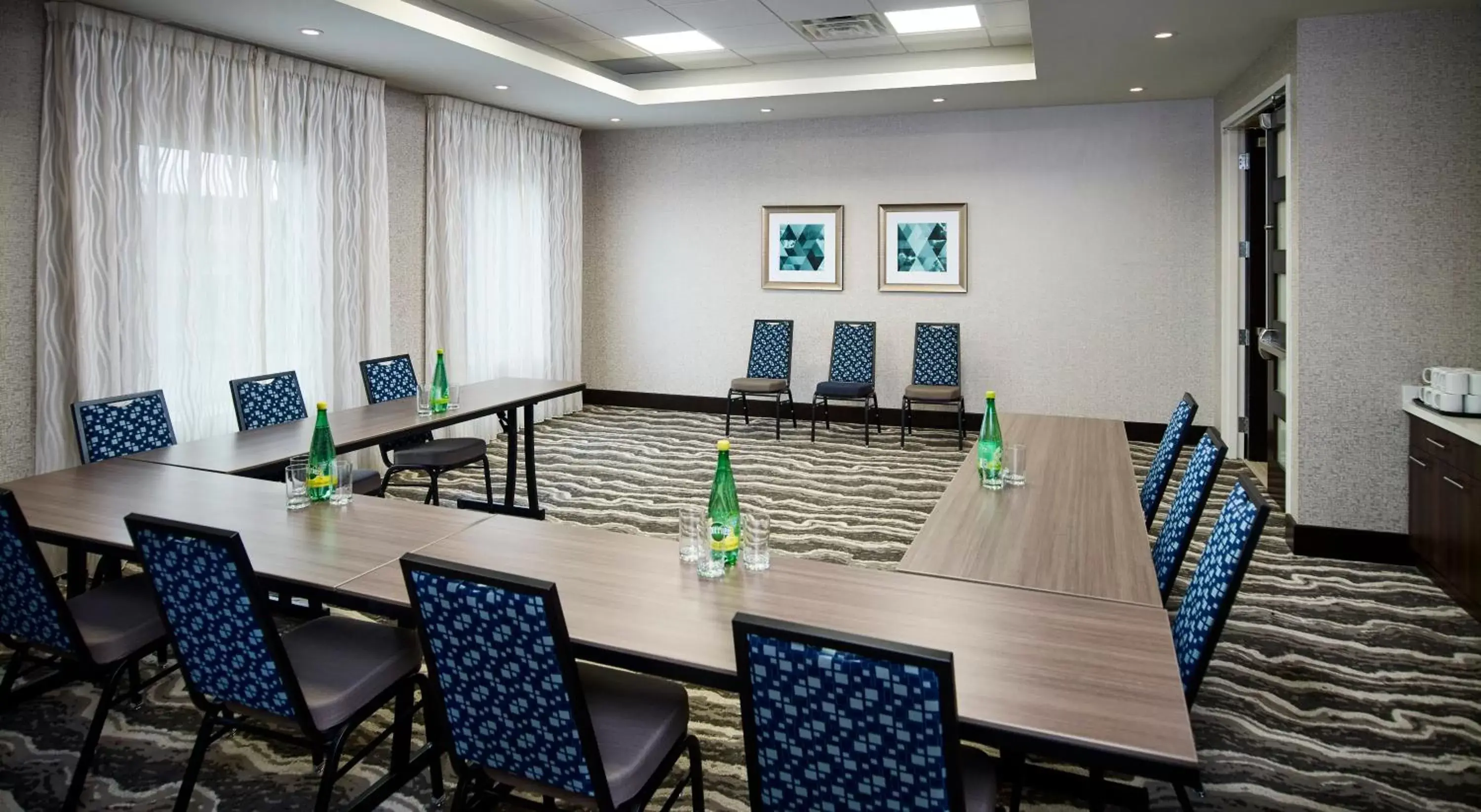Meeting/conference room in Staybridge Suites Niagara-On-The-Lake, an IHG Hotel
