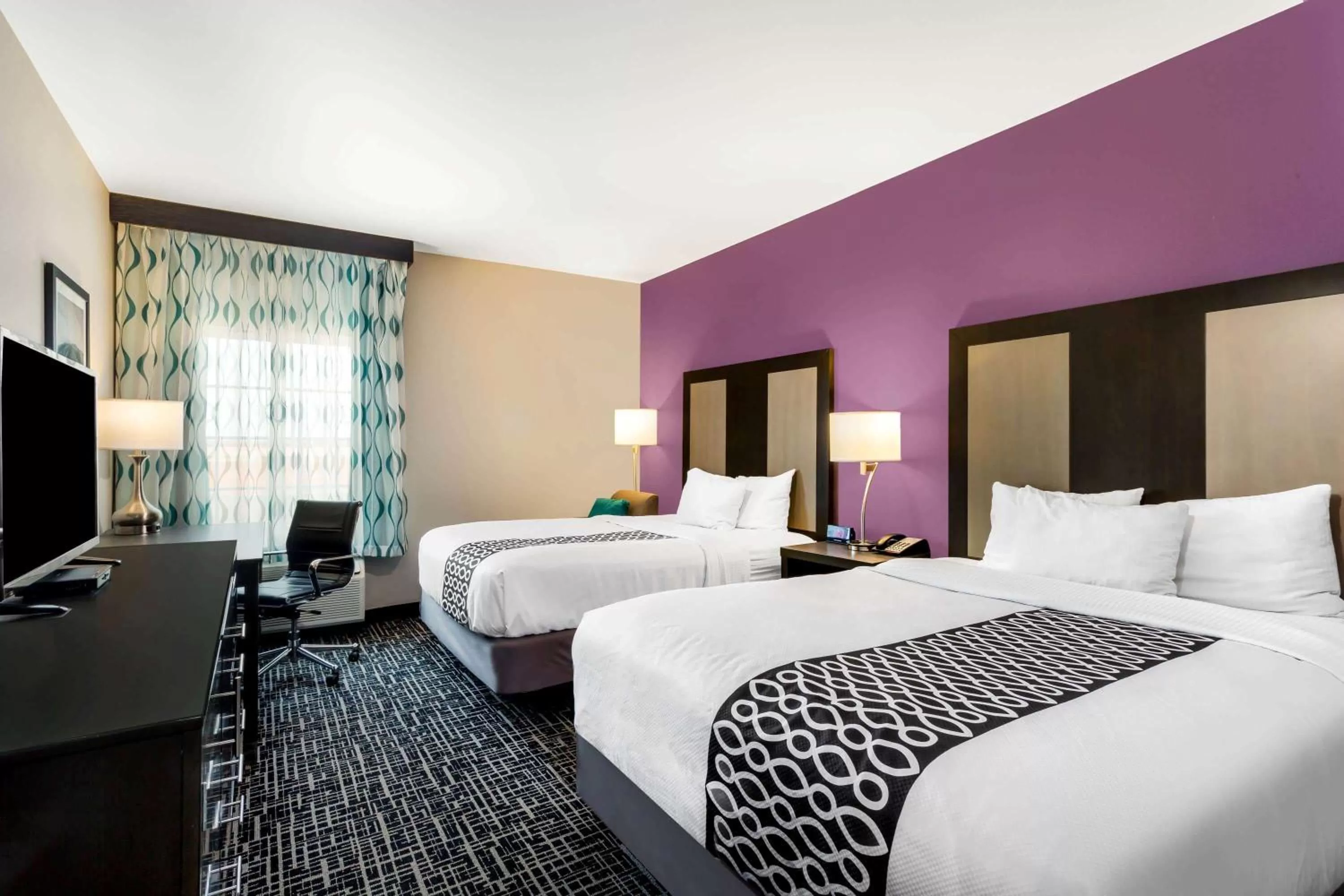 Photo of the whole room, Bed in La Quinta by Wyndham Colorado City