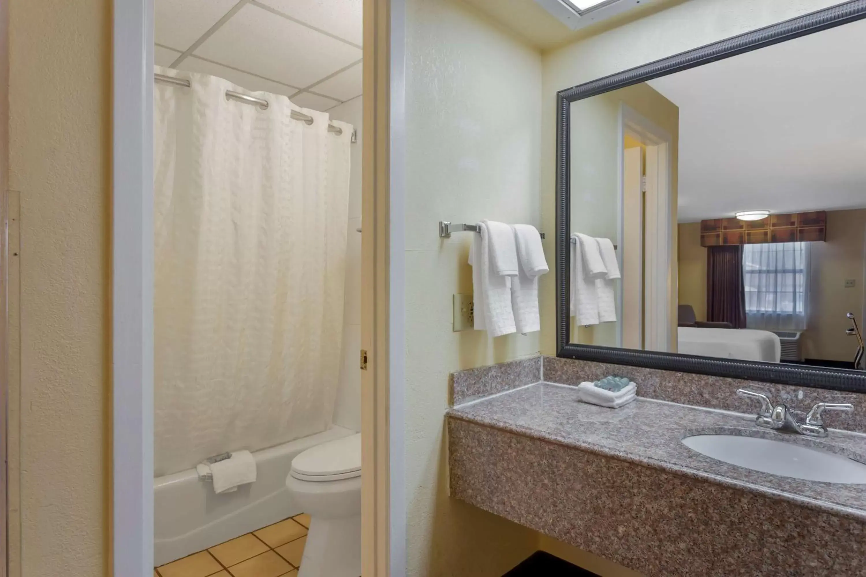 Bathroom in Best Western Benton Inn