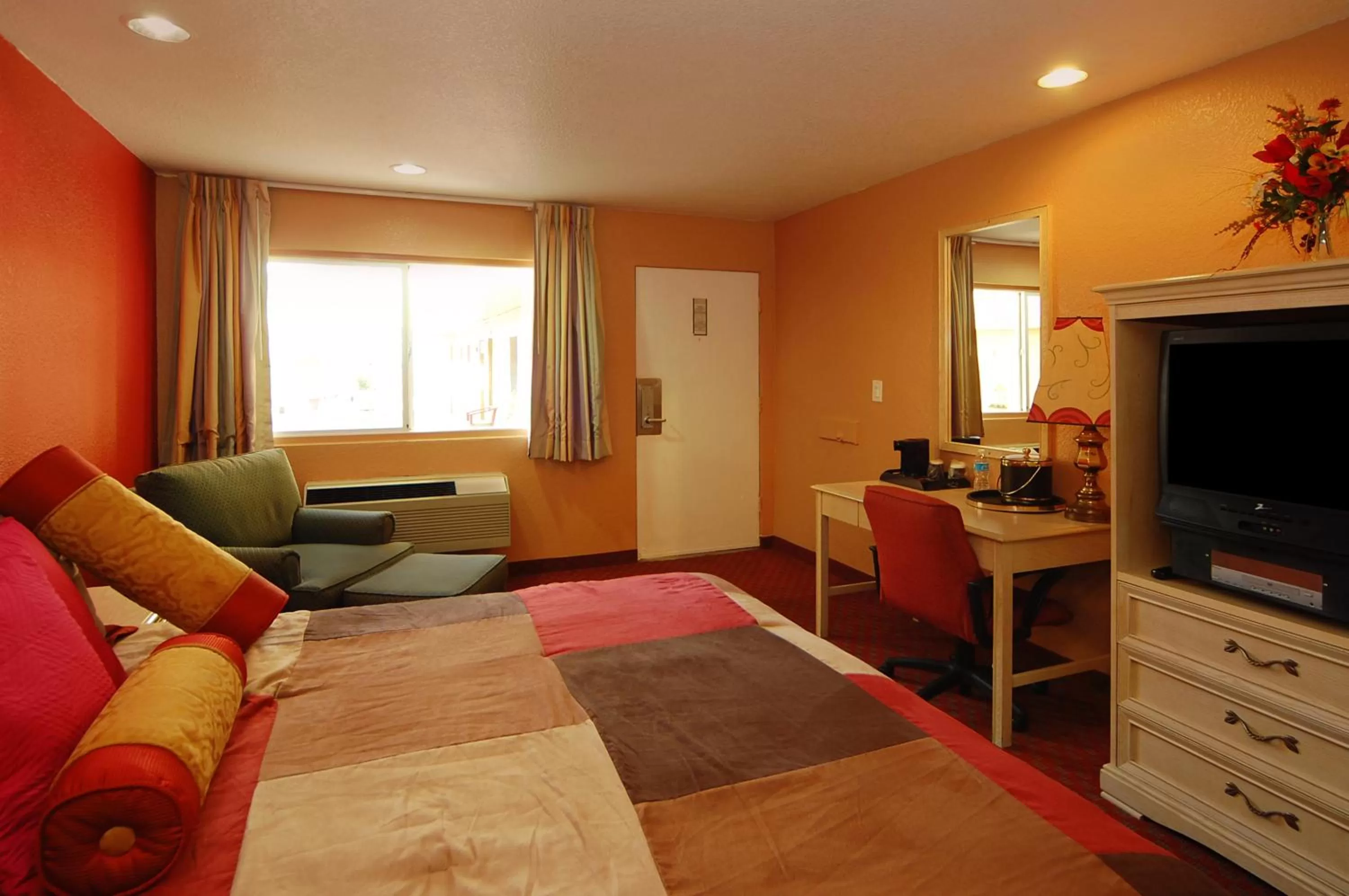 TV and multimedia, TV/Entertainment Center in Imperial Inn Oakland