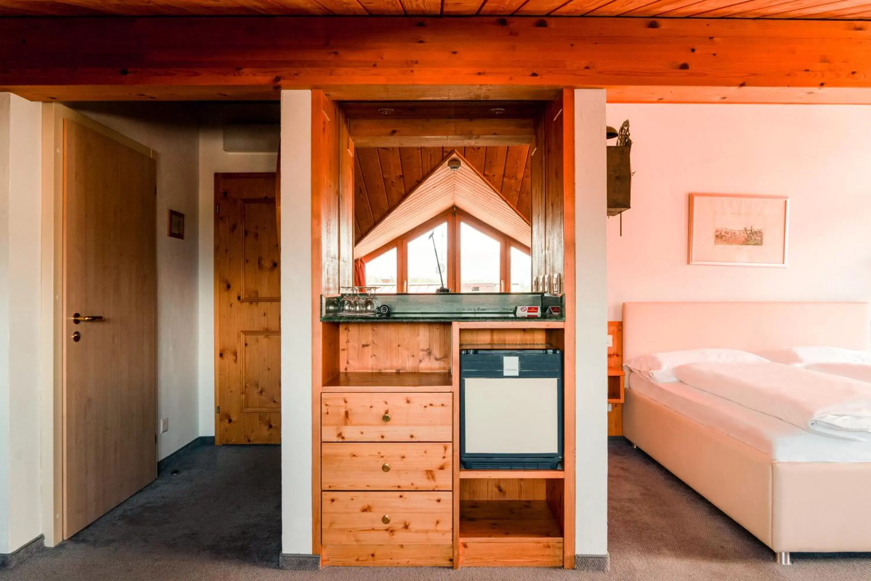 Seating area, Kitchen/Kitchenette in Hillsite Hotel Restaurant Flims