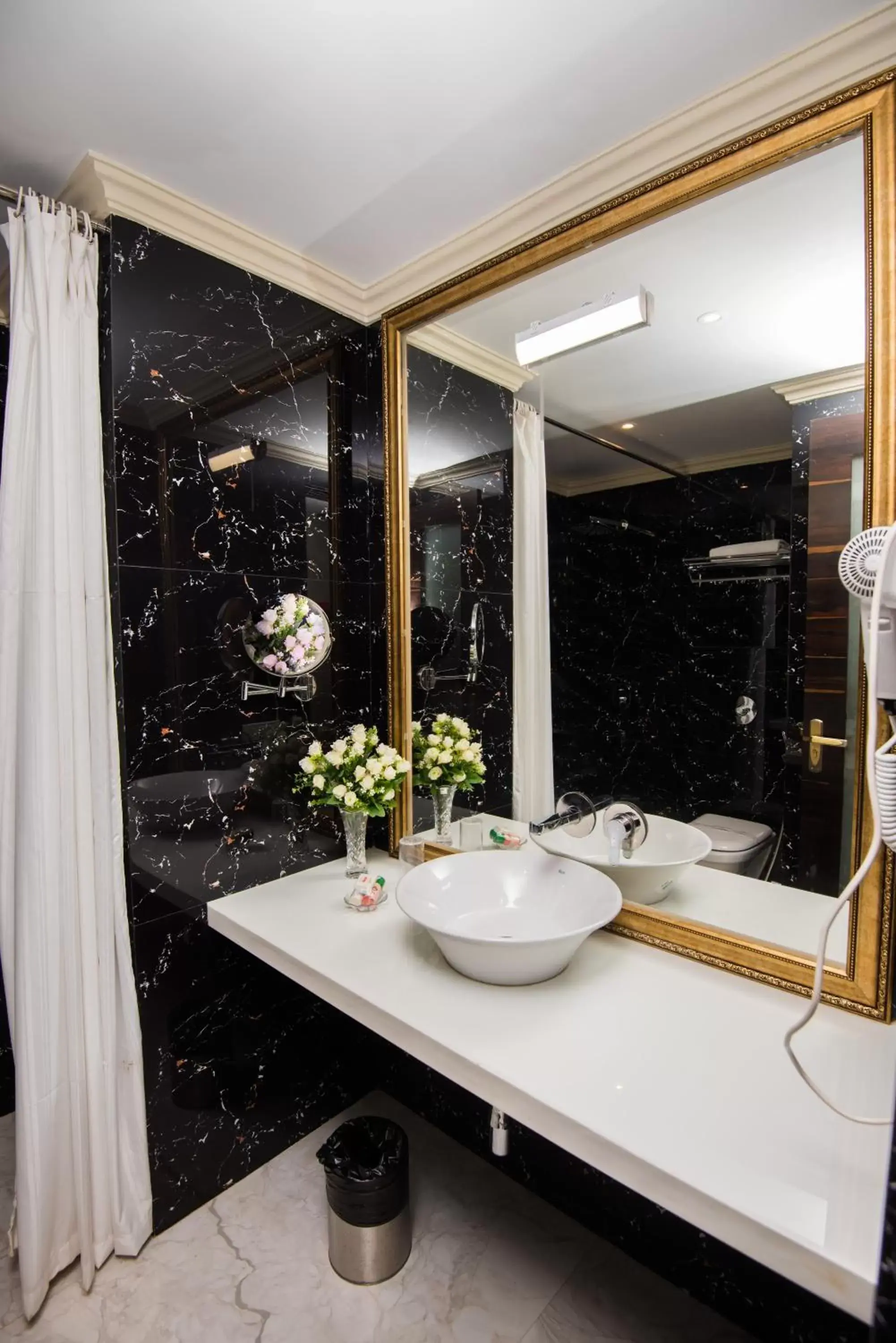 Bathroom in Hotel Heritage Inn at Assi Ghat